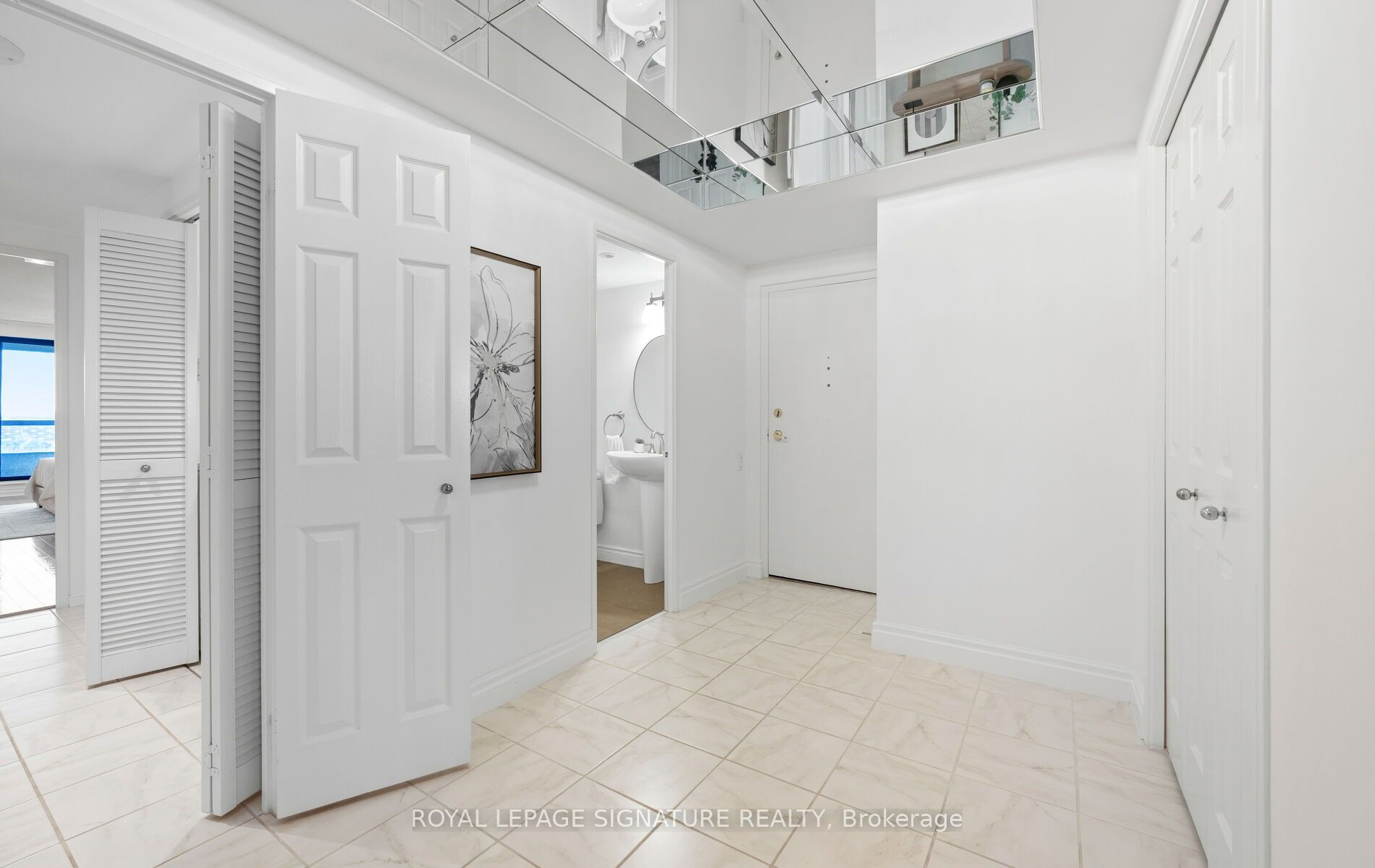 1 Concorde Place 1704 Property Photo 36