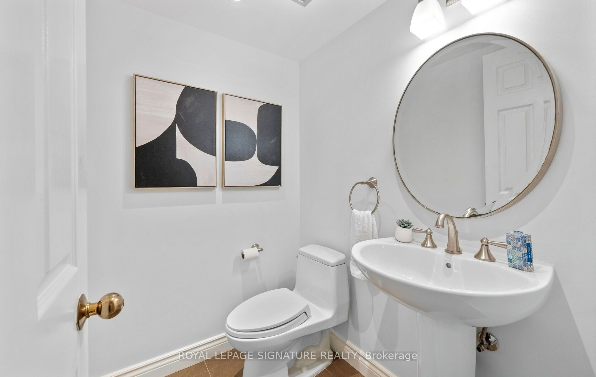 1 Concorde Place 1704 Property Photo 37
