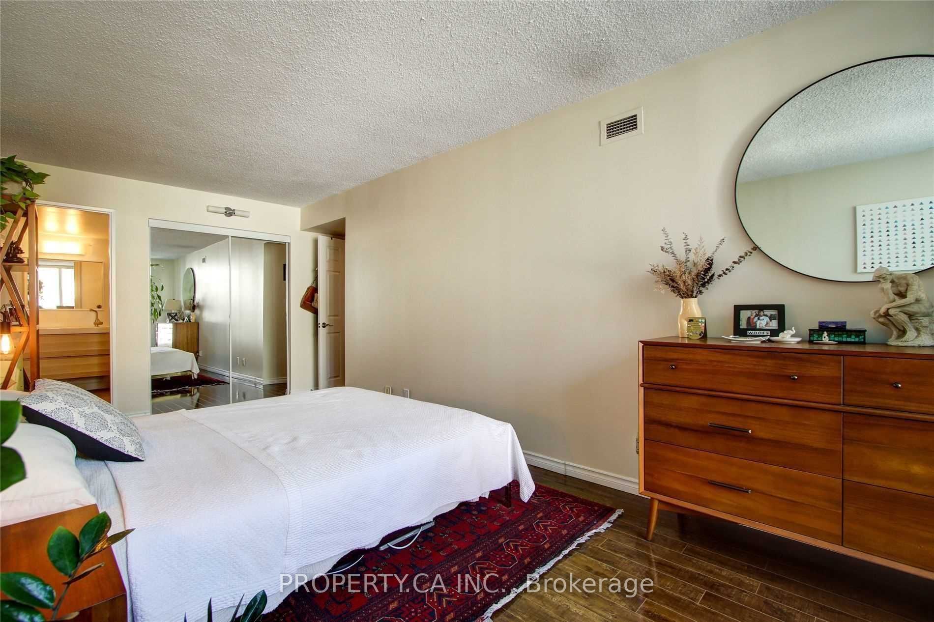 92 King Street E 606 Property Photo 18