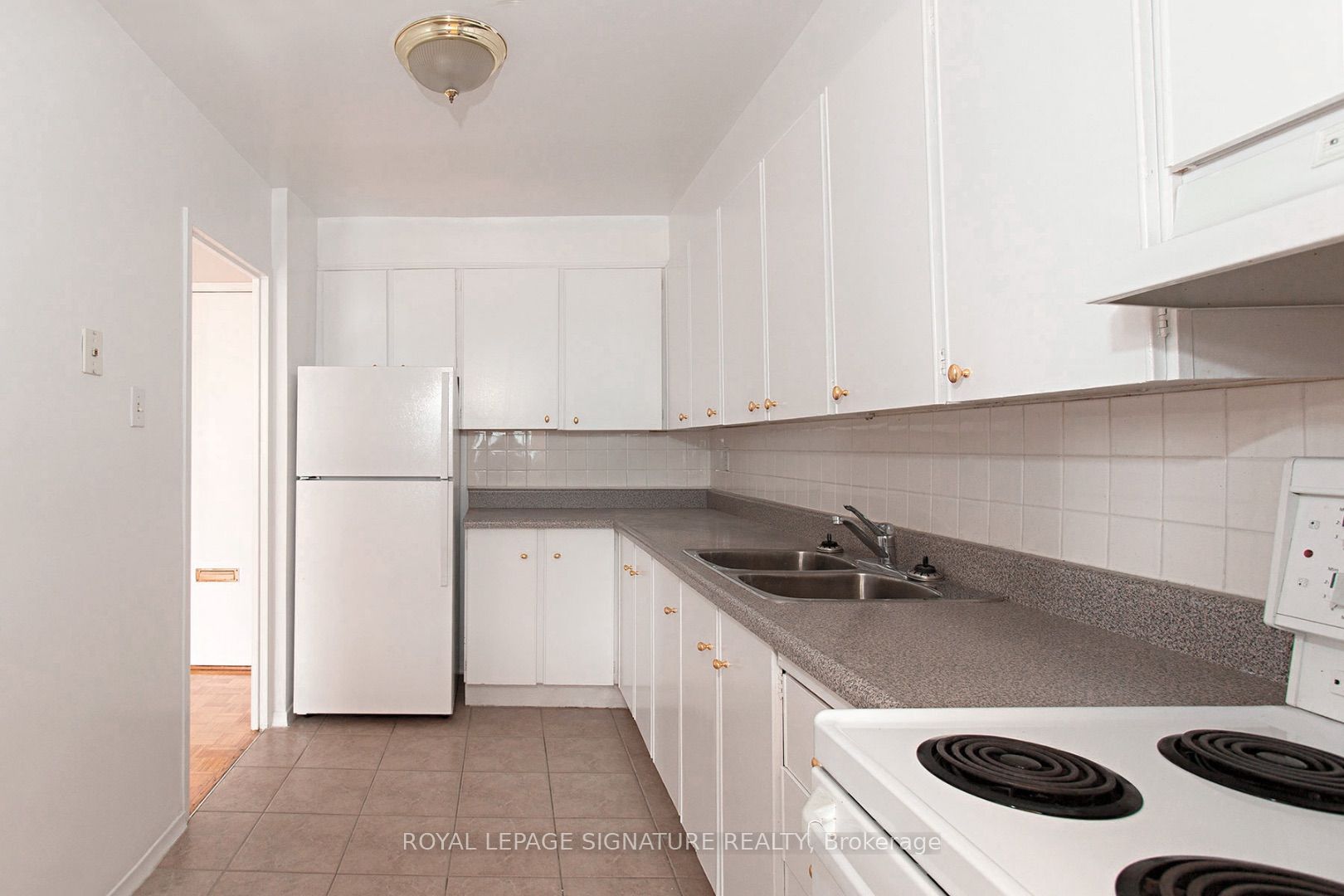 525 Eglinton Avenue E 601 Property Photo 3