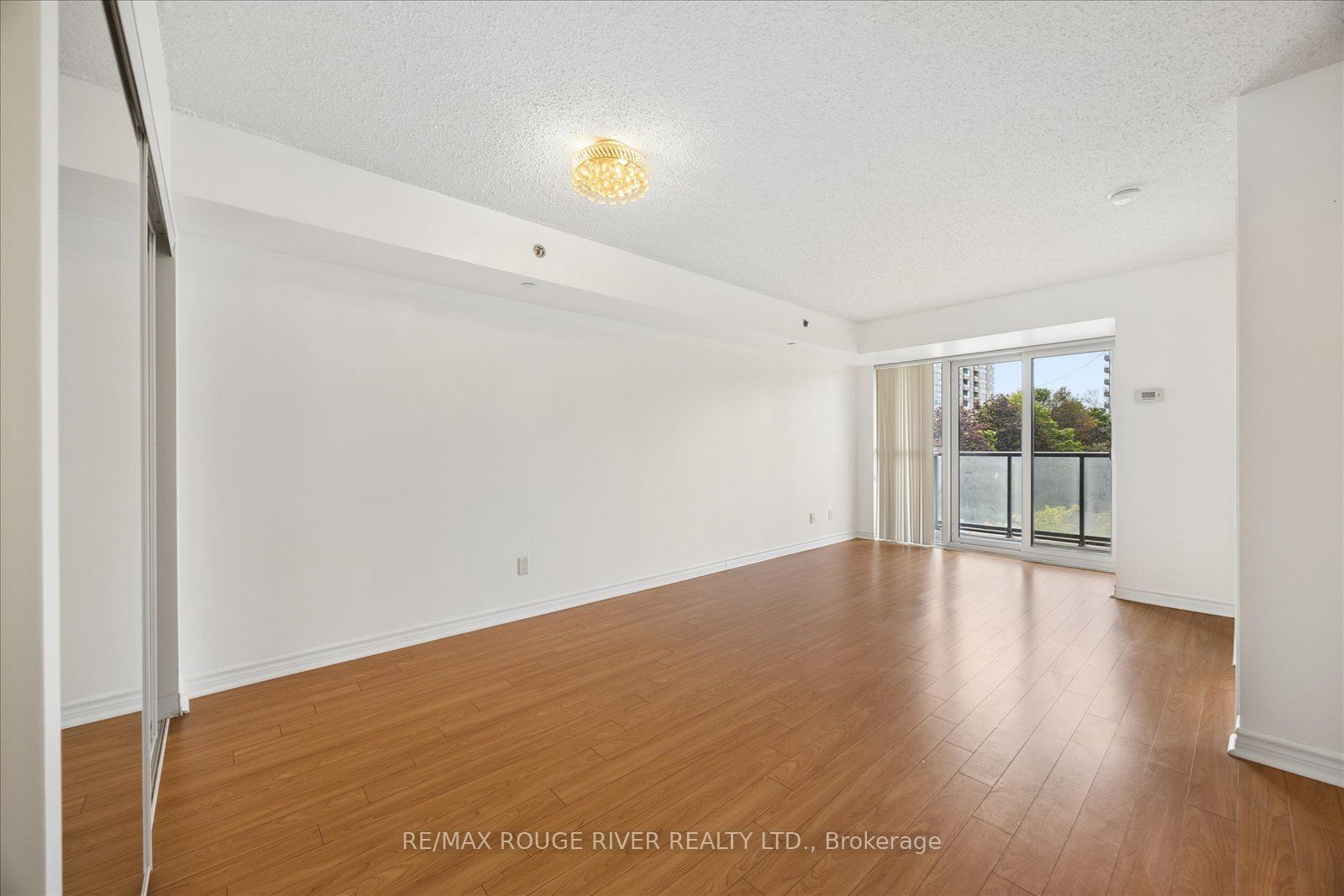 35 Saranac Boulevard 330 Property Photo 5