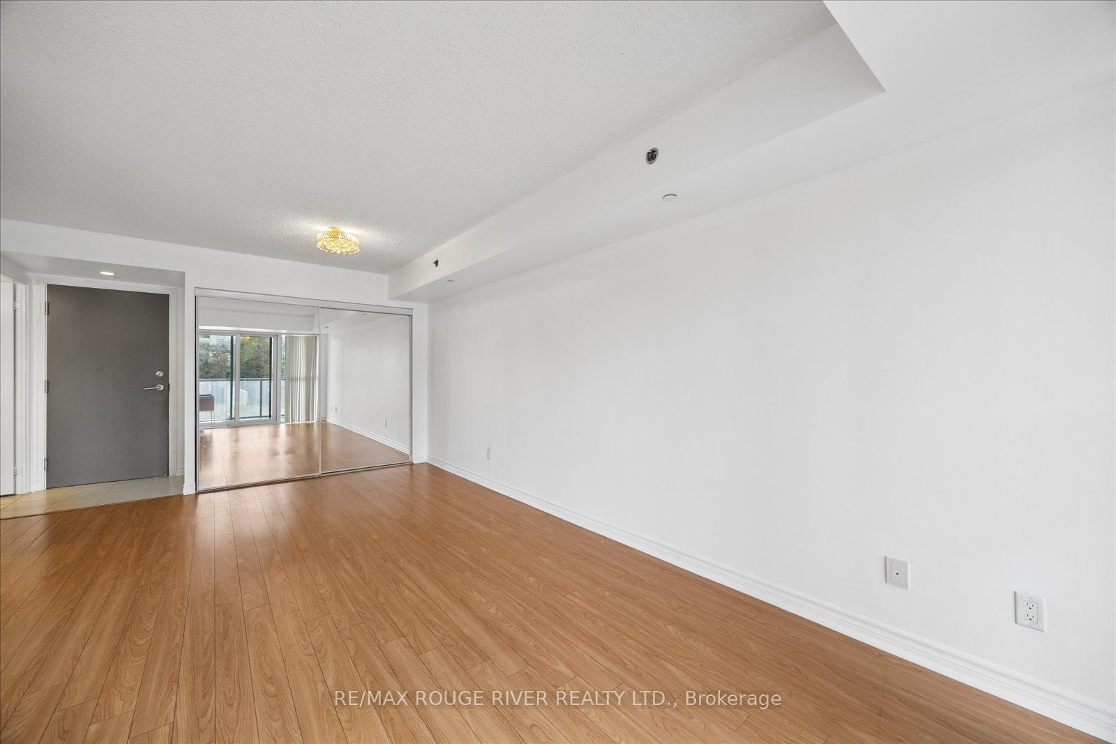 35 Saranac Boulevard 330 Property Photo 9