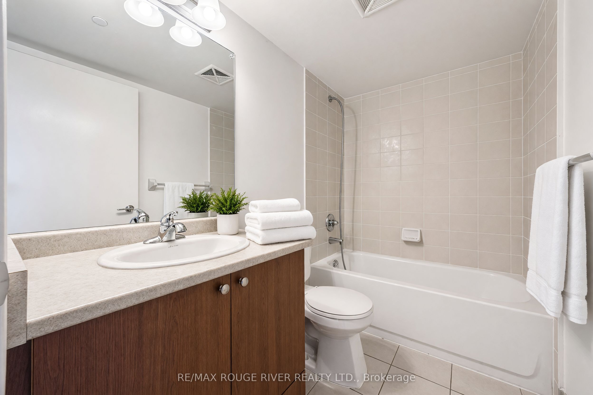 35 Saranac Boulevard 330 Property Photo 17