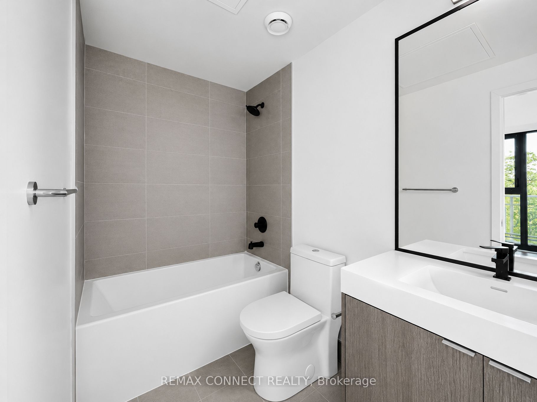 250 Lawrence Avenue W 504 Property Photo 17