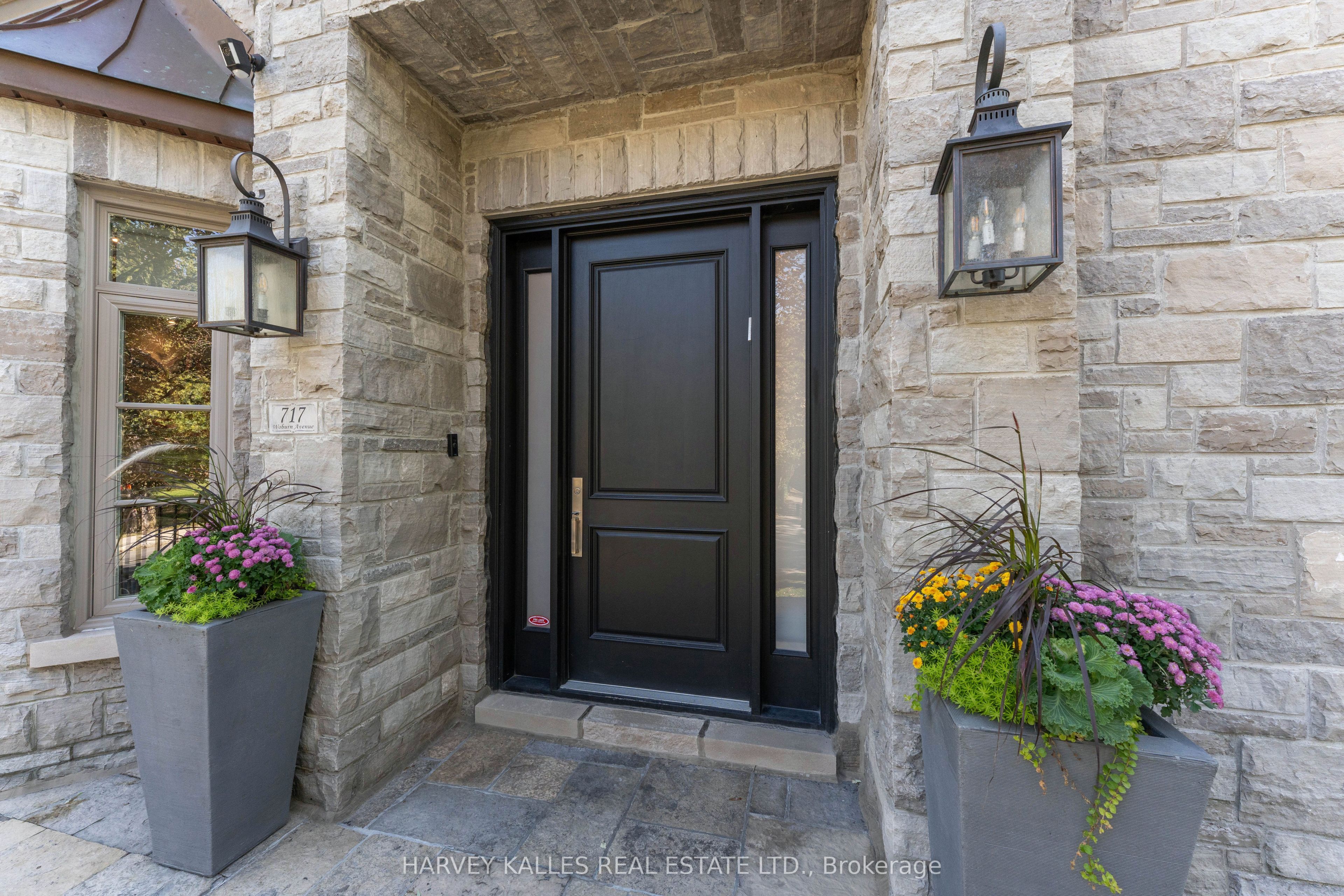 717 Woburn Avenue Property Photo 2