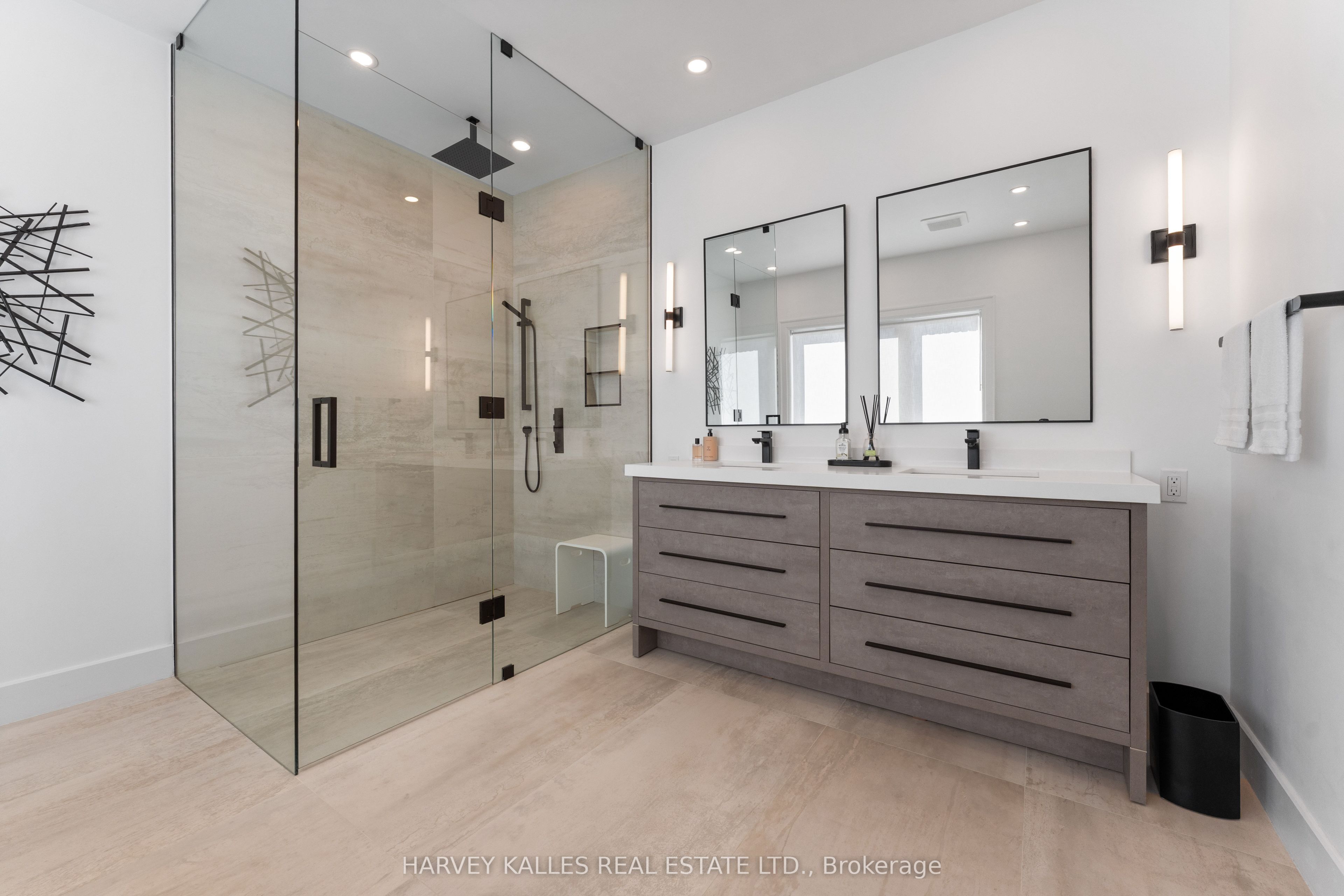 717 Woburn Avenue Property Photo 32