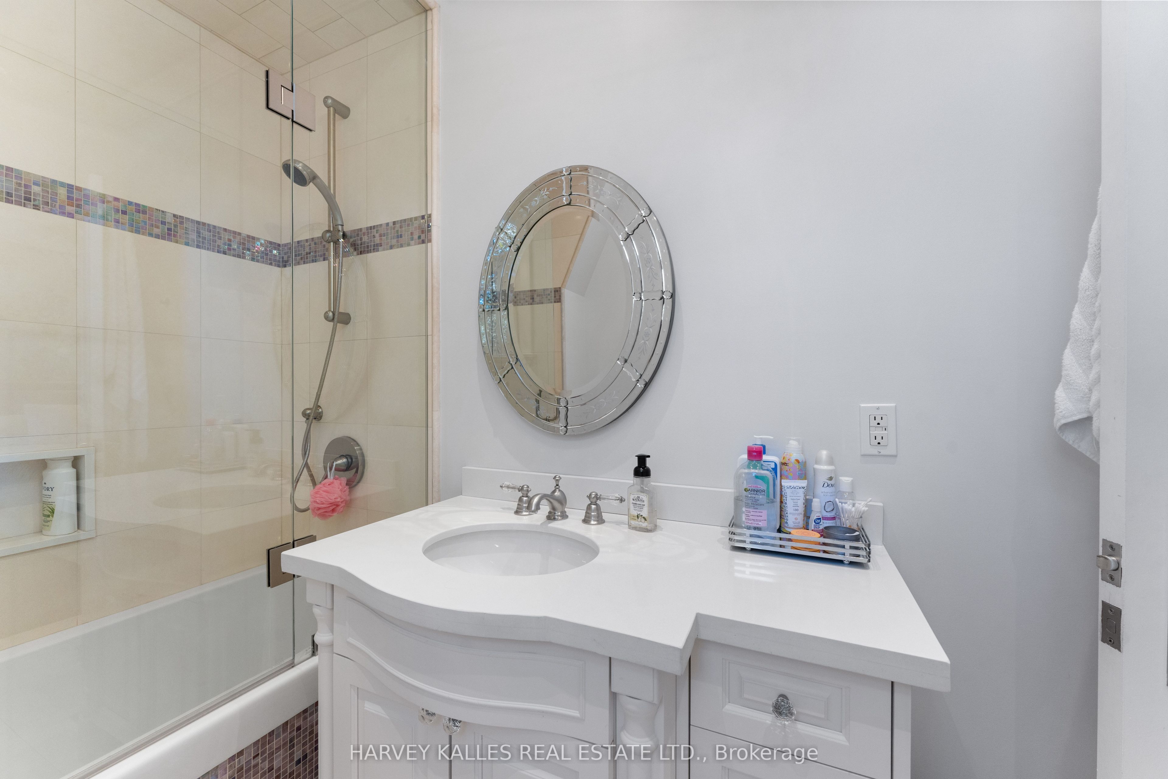 717 Woburn Avenue Property Photo 35