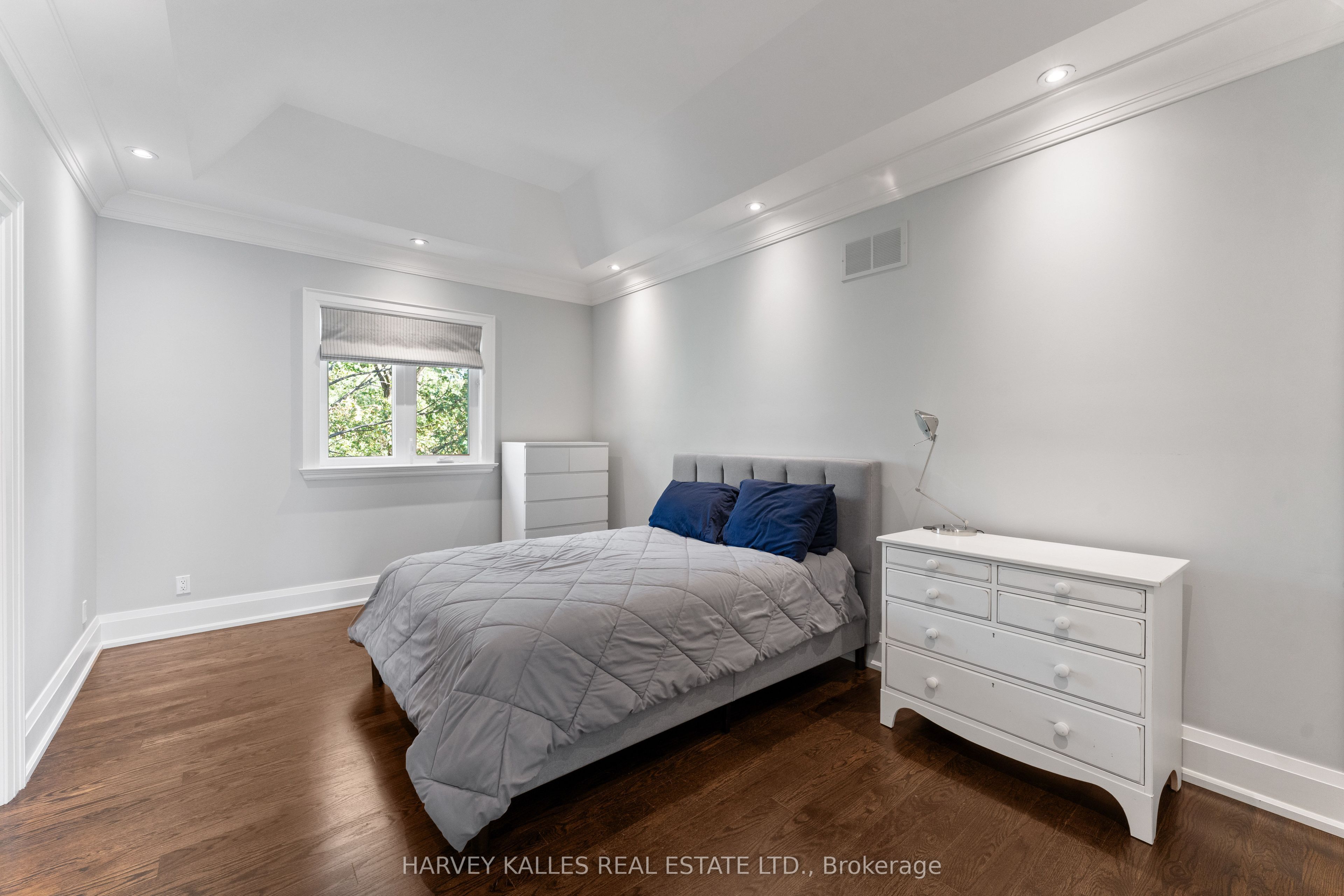 717 Woburn Avenue Property Photo 37