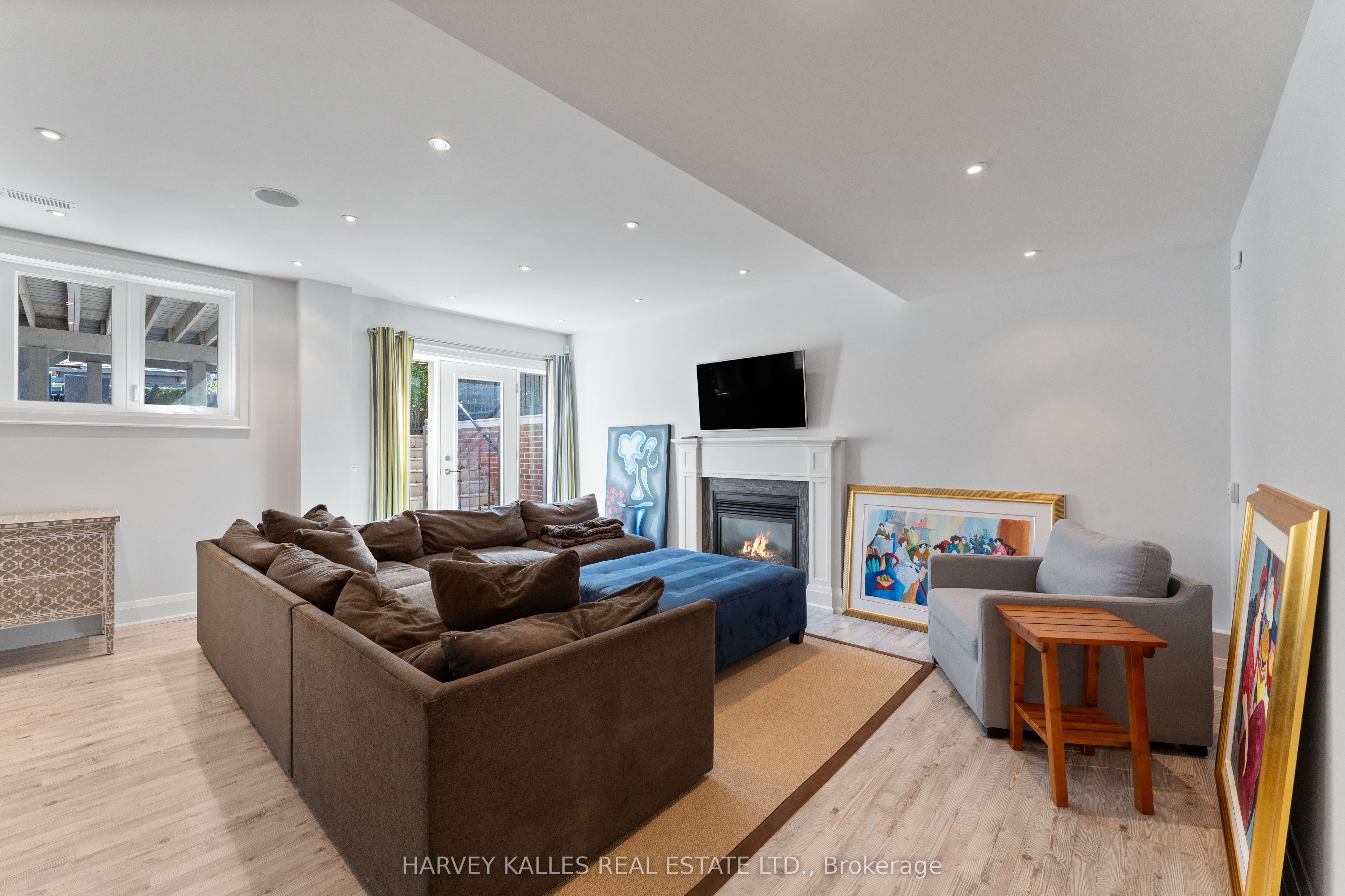 717 Woburn Avenue Property Photo 41