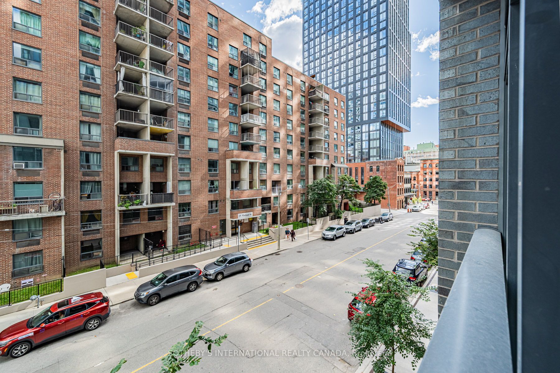 30 Mutual Street E0201 Property Photo 14