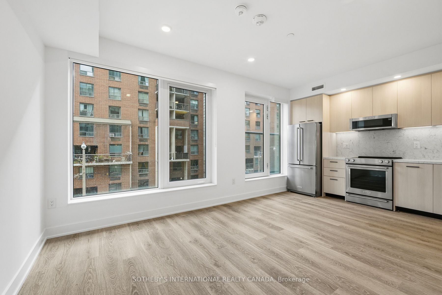 30 Mutual Street E0207 Property Photo 1