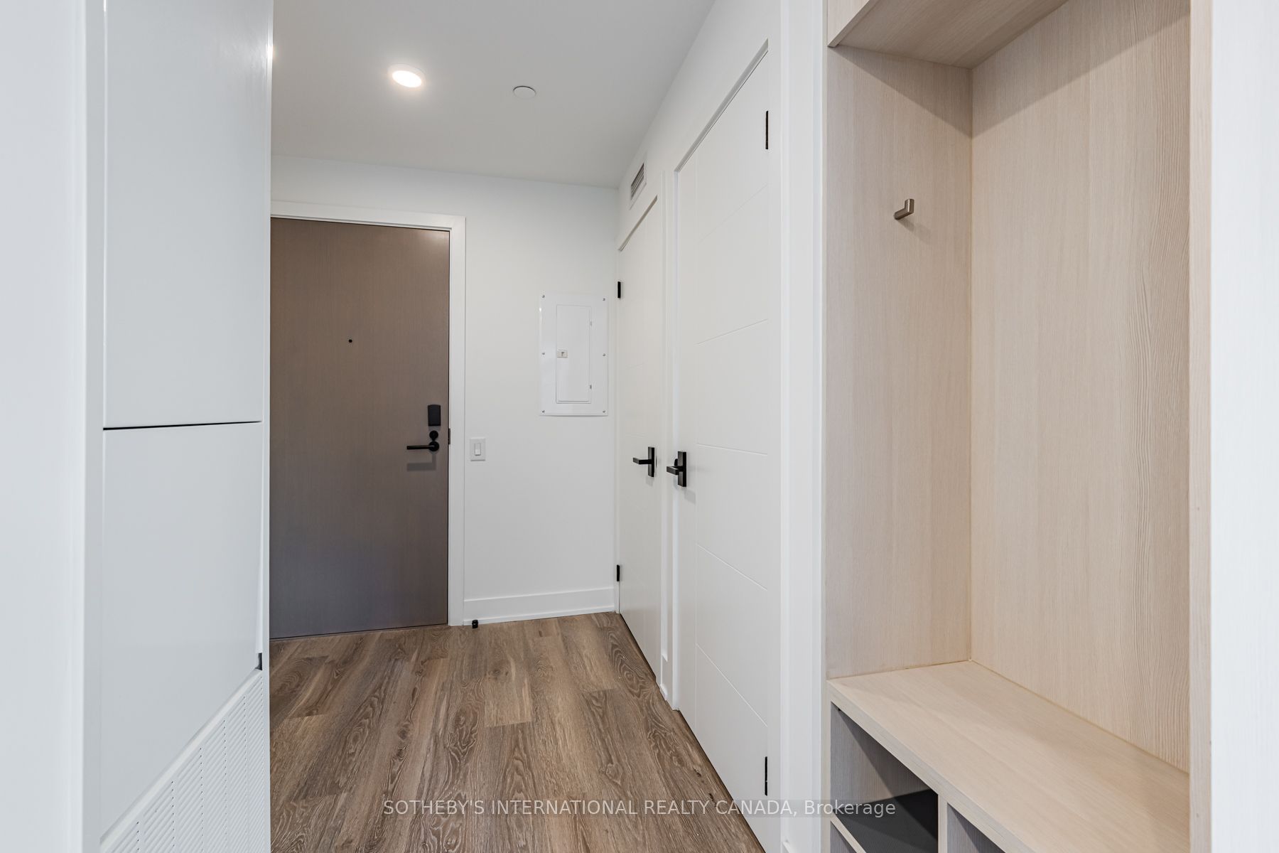 30 Mutual Street E0207 Property Photo 2