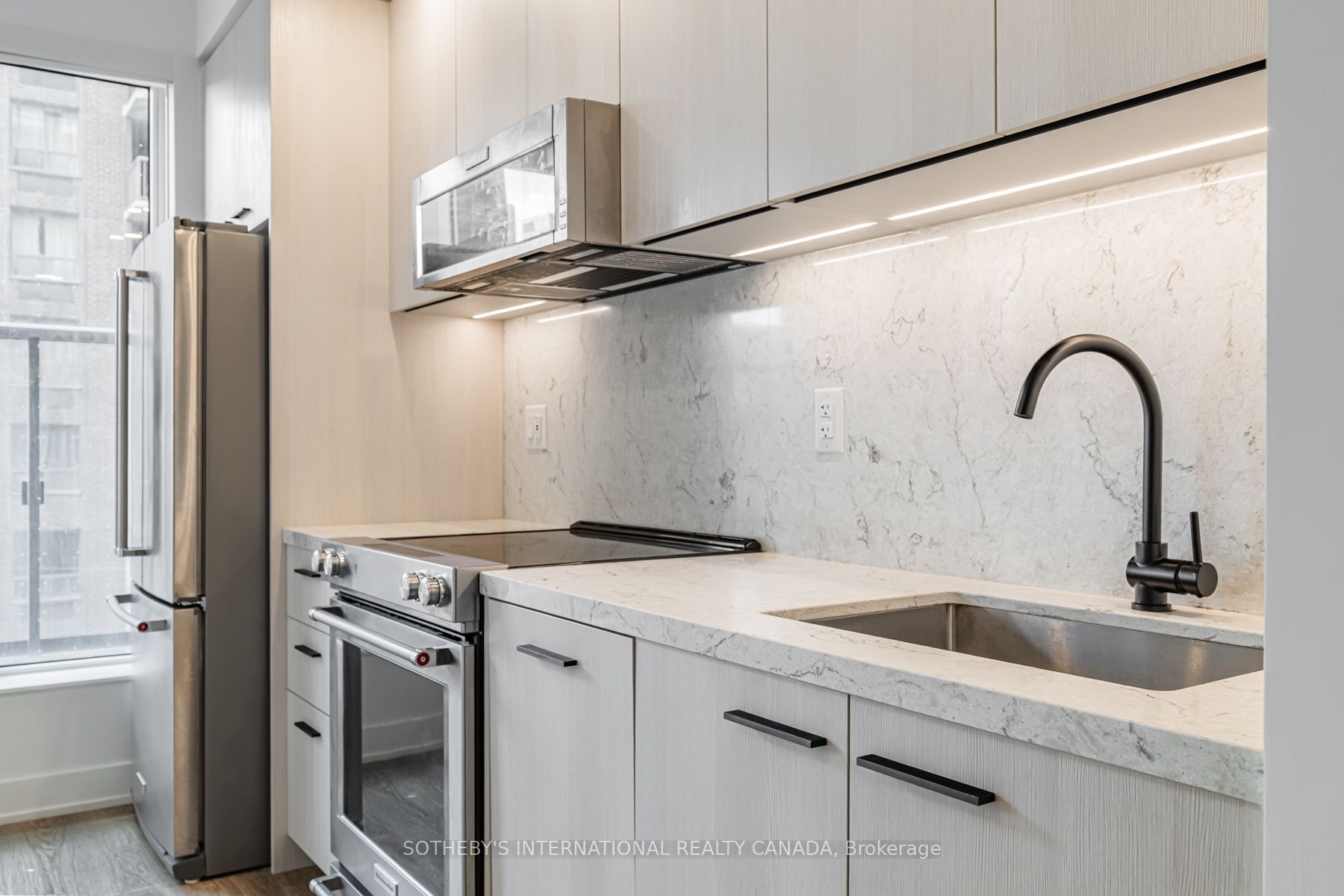 30 Mutual Street E0207 Property Photo 9
