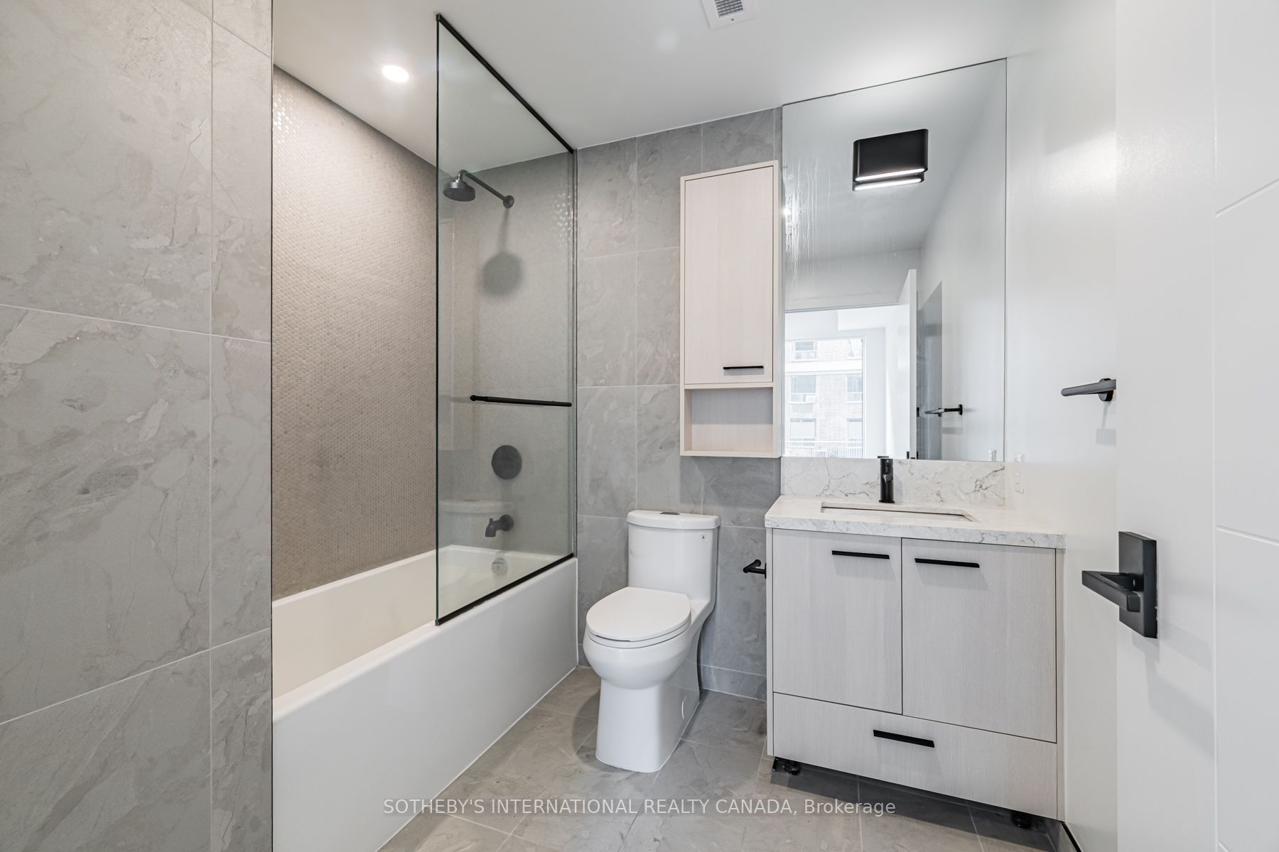 30 Mutual Street E0207 Property Photo 10