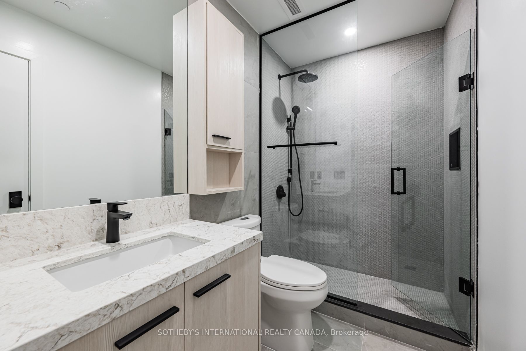 30 Mutual Street E2909 Property Photo 5