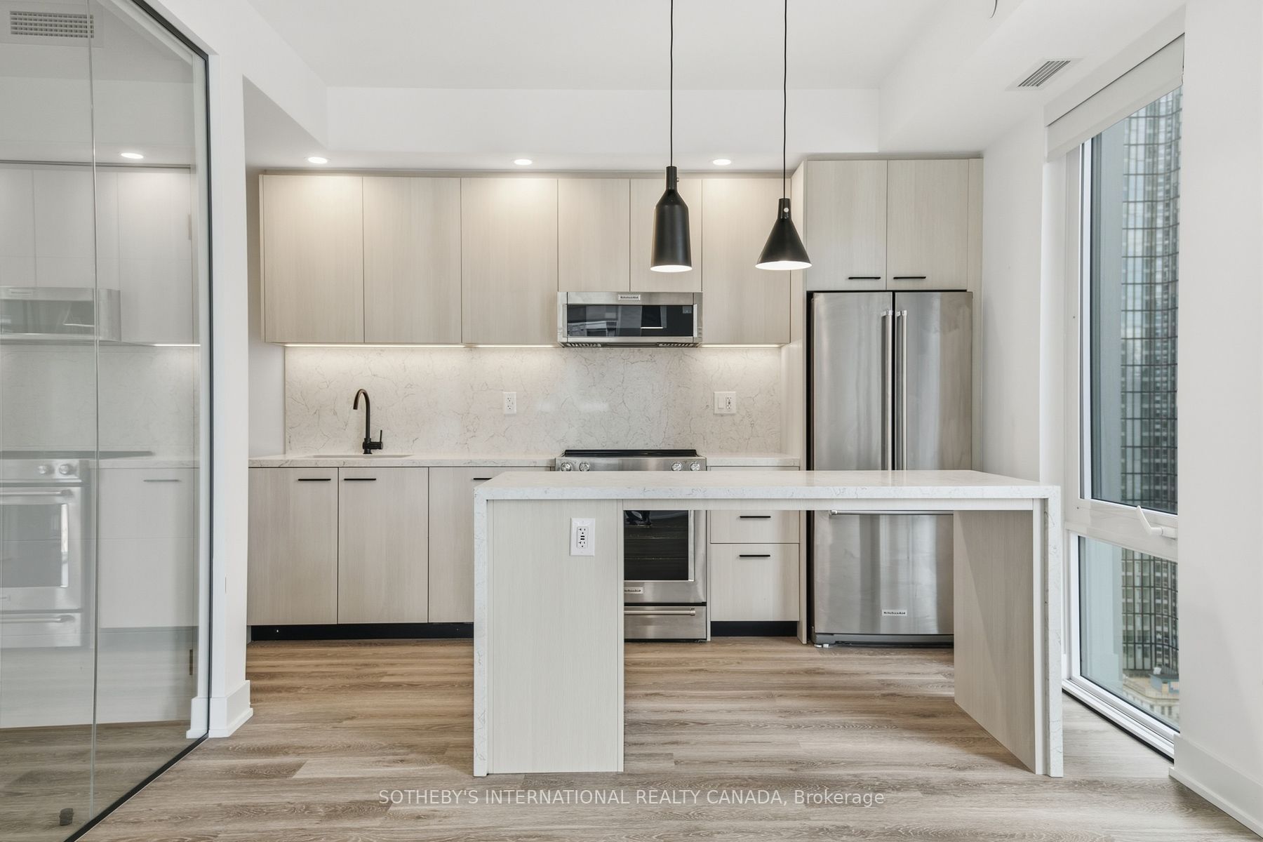 30 Mutual Street E2501 Property Photo 6