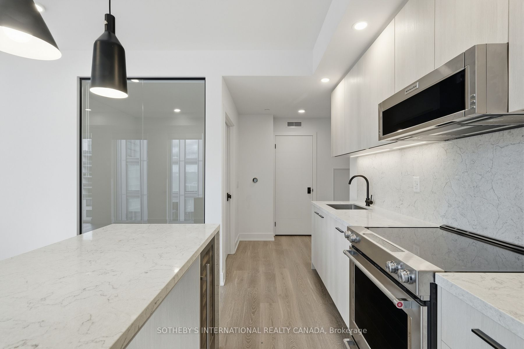 30 Mutual Street E2501 Property Photo 8