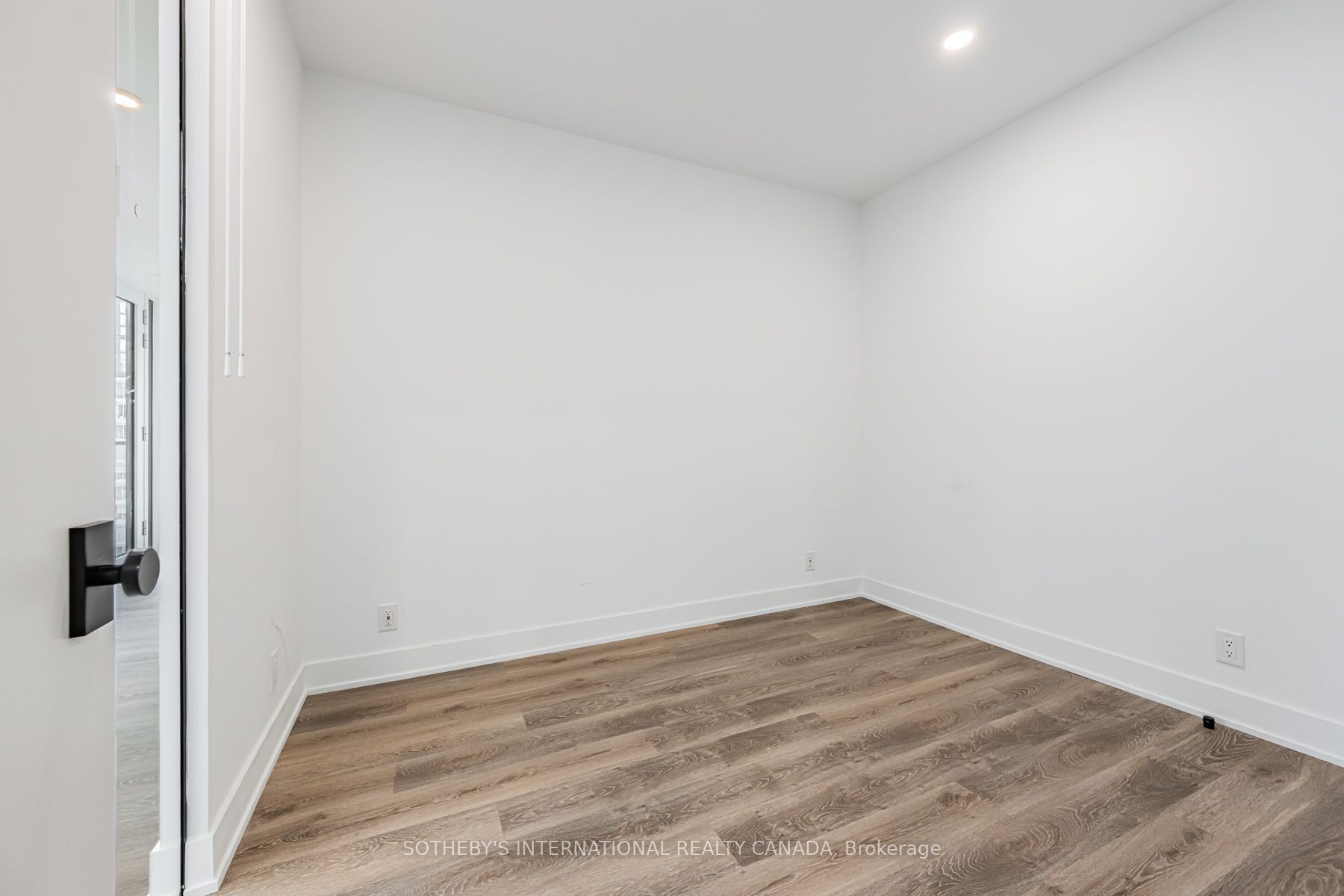 30 Mutual Street E2501 Property Photo 11