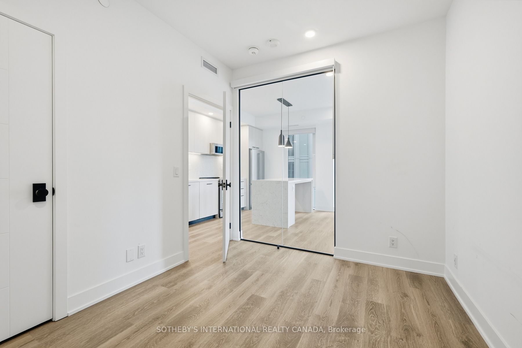 30 Mutual Street E2501 Property Photo 12