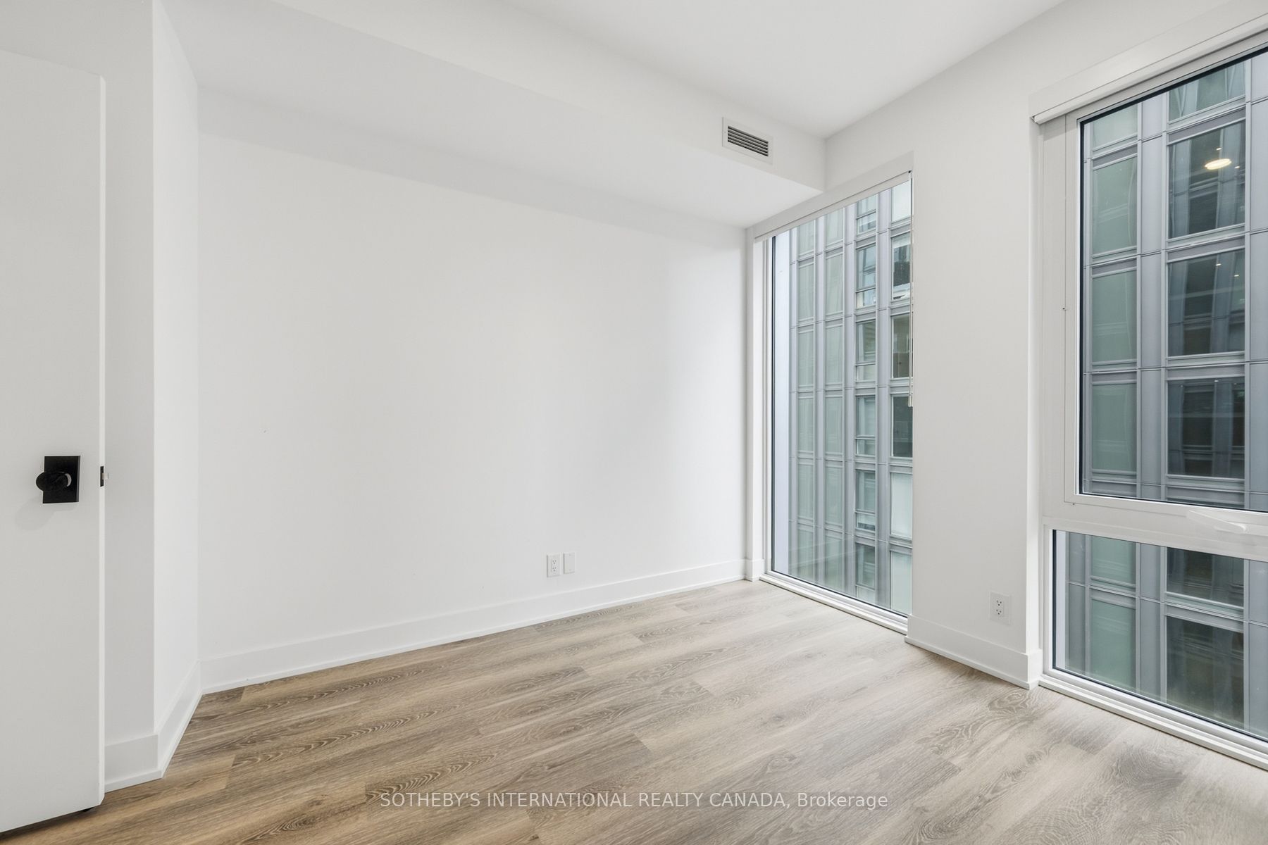 30 Mutual Street E2501 Property Photo 16