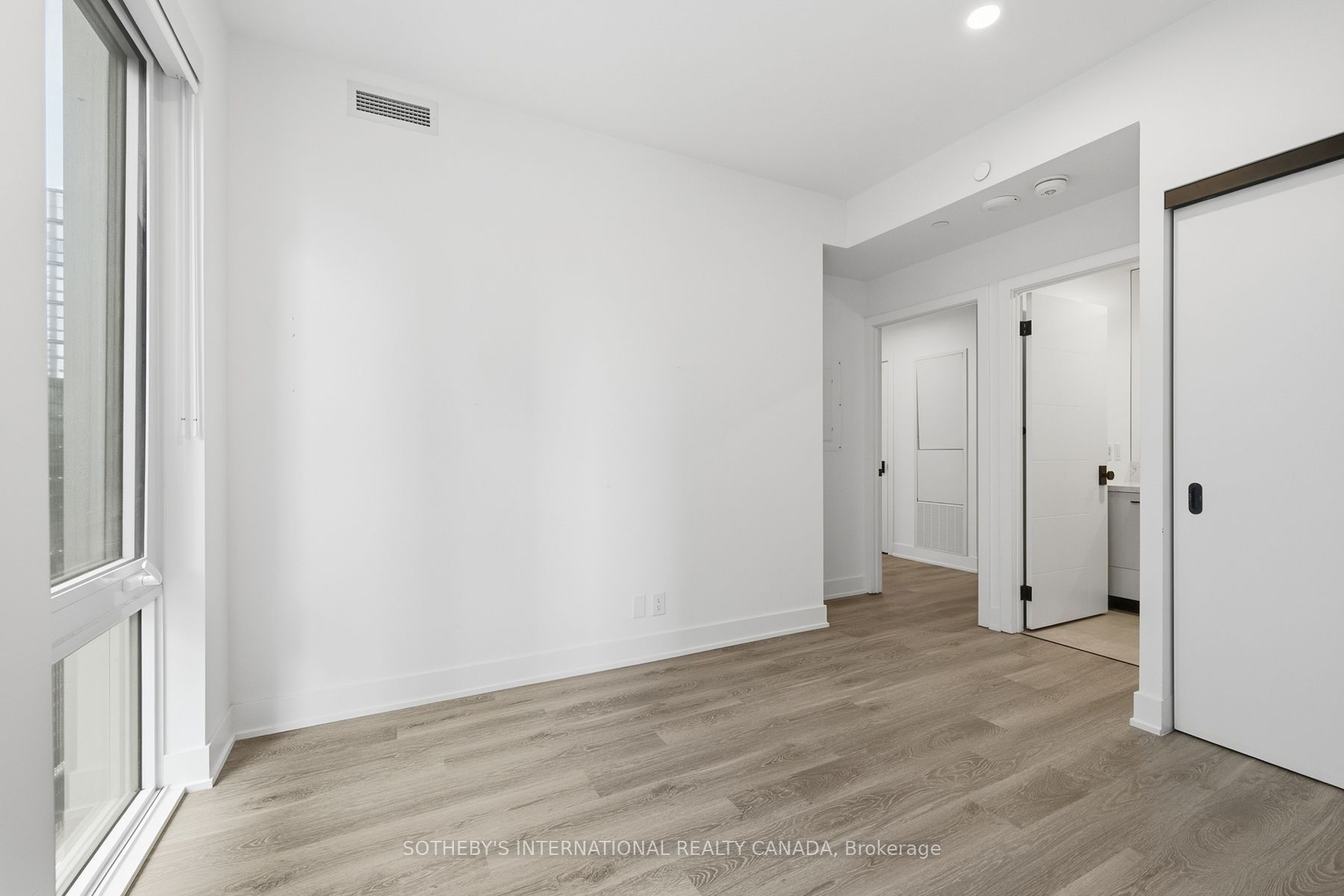 30 Mutual Street E2501 Property Photo 18