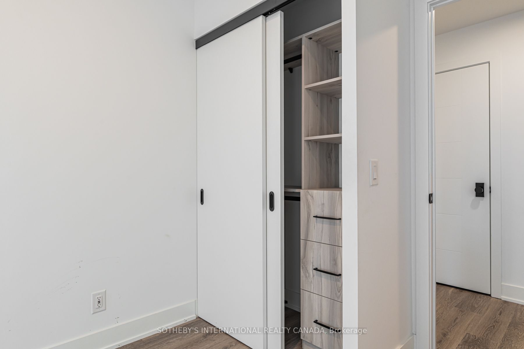 30 Mutual Street E2501 Property Photo 23
