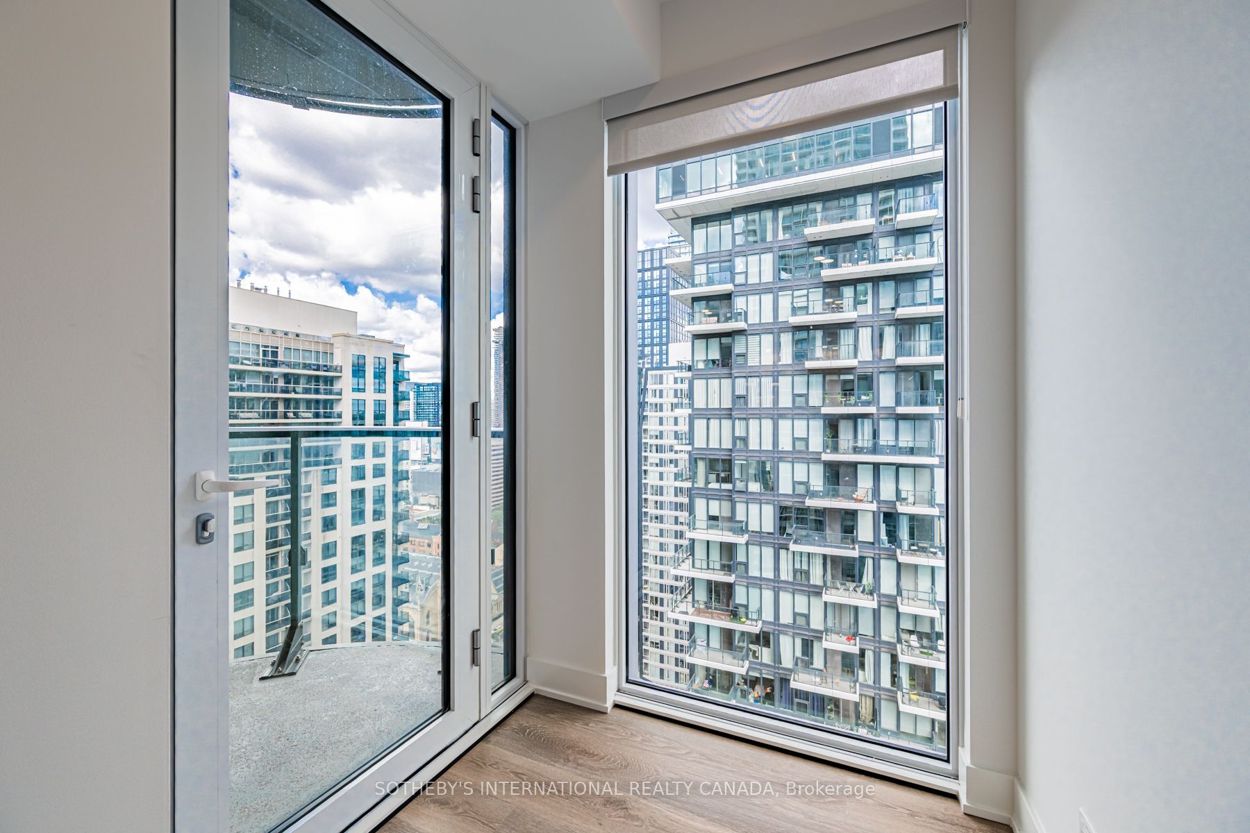 30 Mutual Street E2501 Property Photo 25