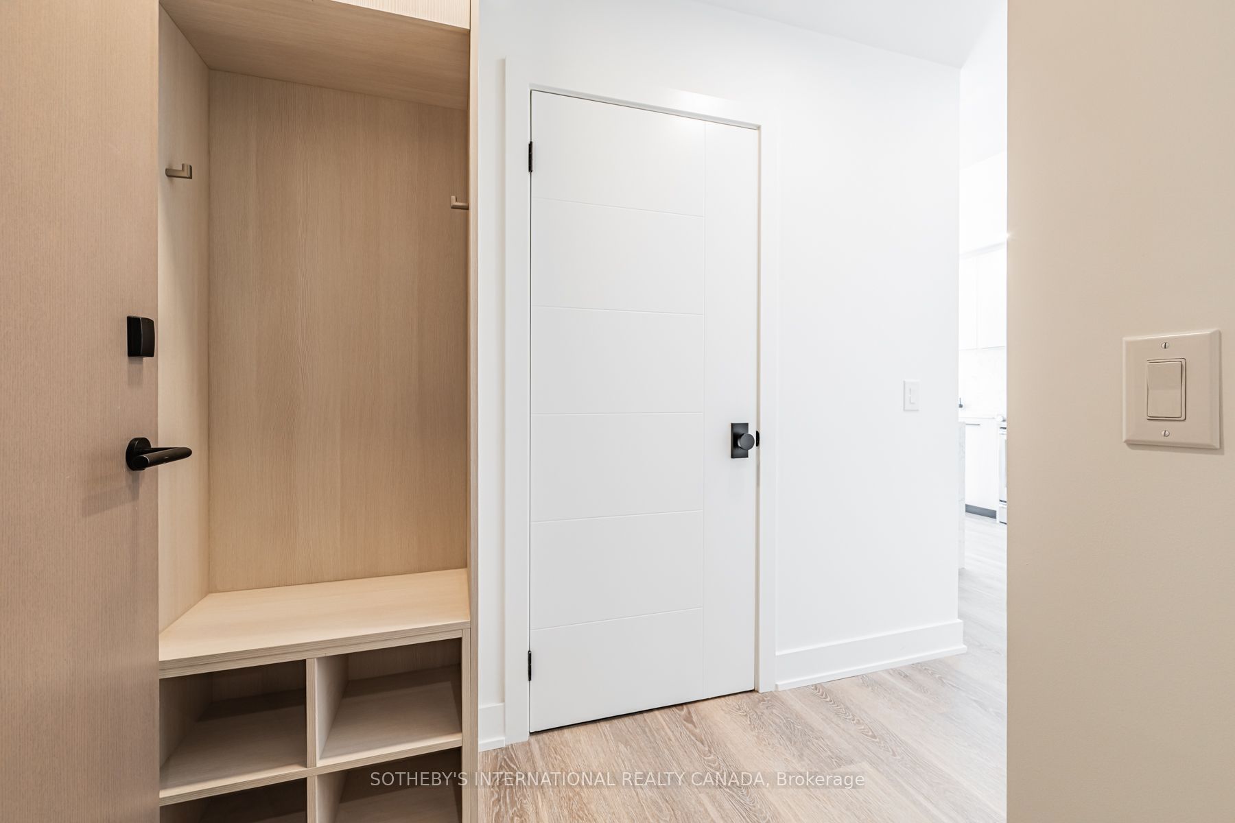 30 Mutual Street E1003 Property Photo 2