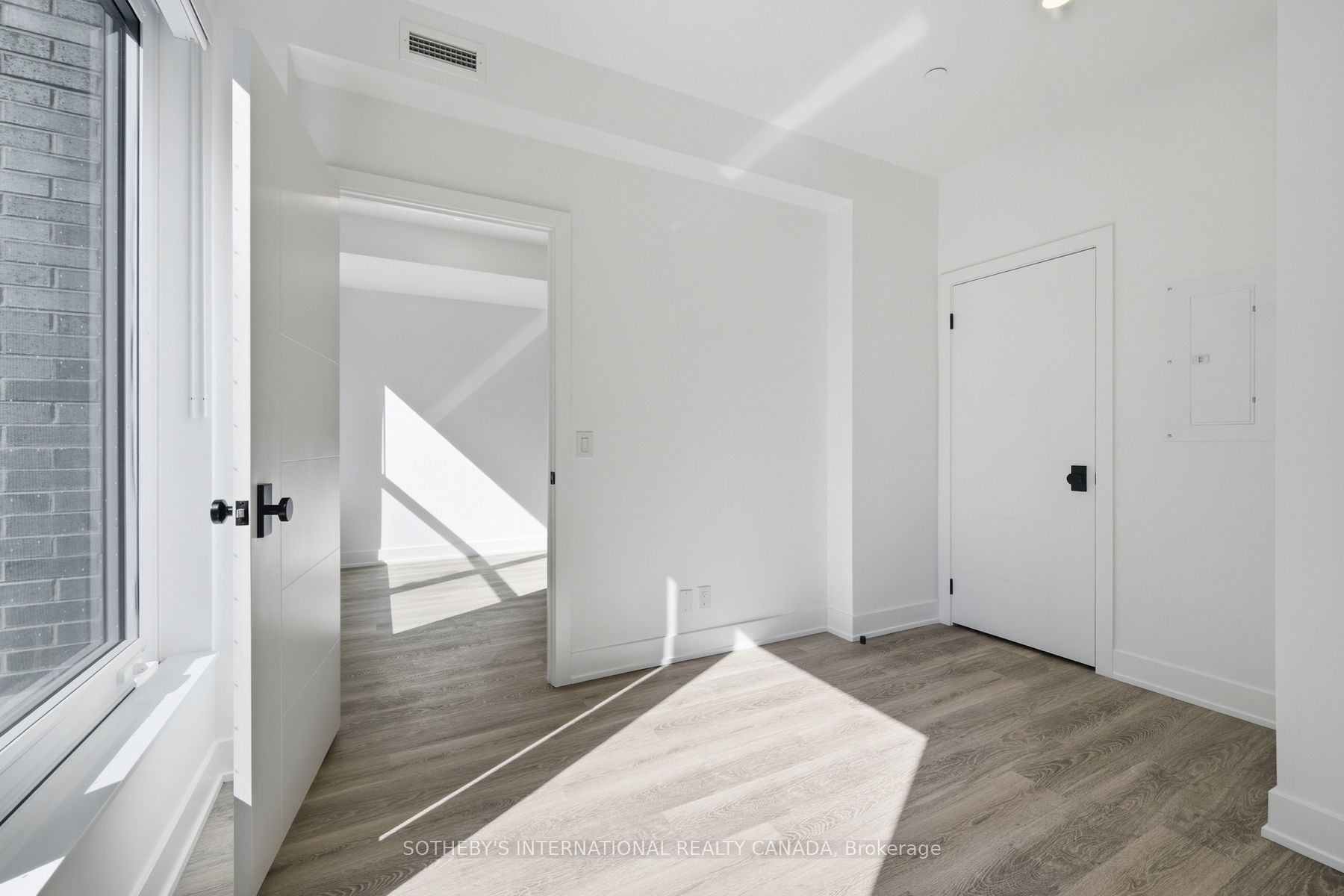 30 Mutual Street E1003 Property Photo 15
