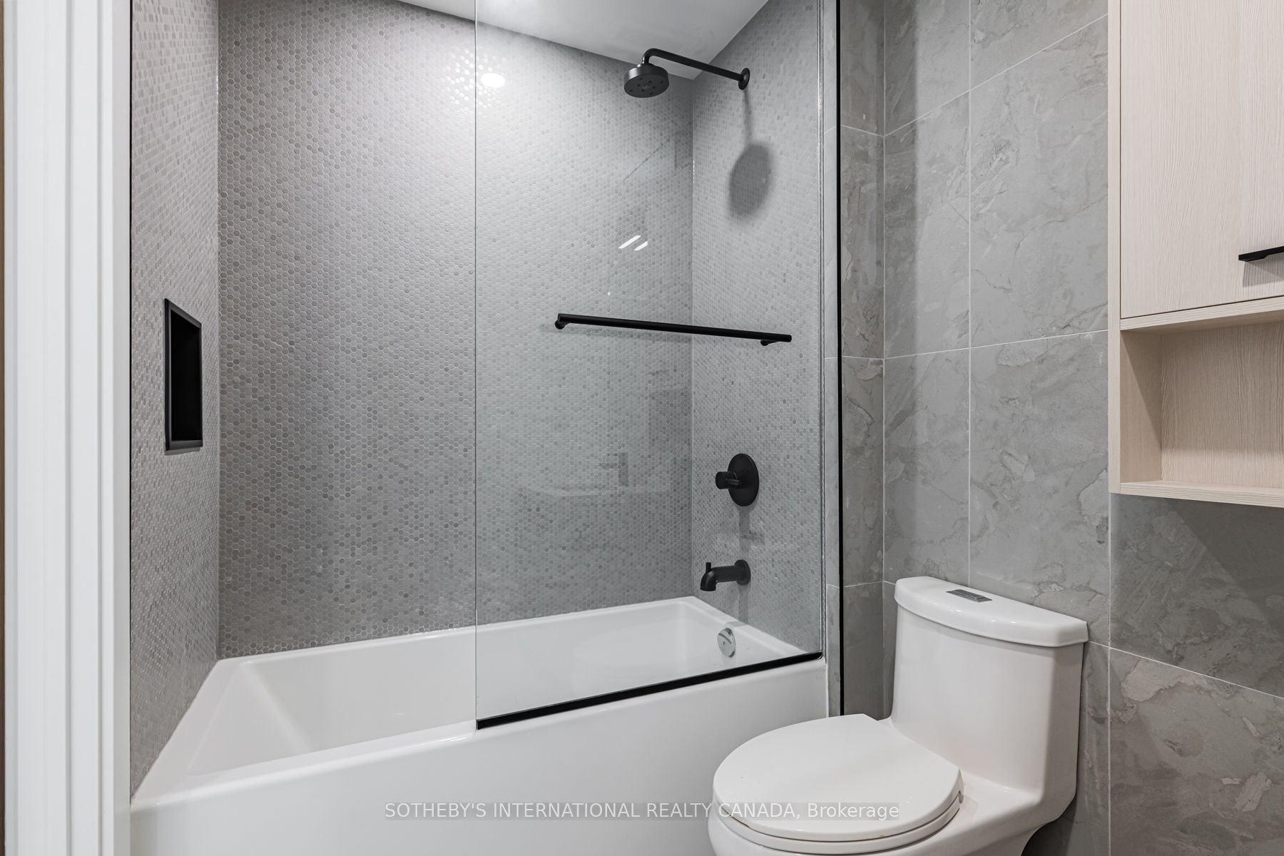 30 Mutual Street E1003 Property Photo 18