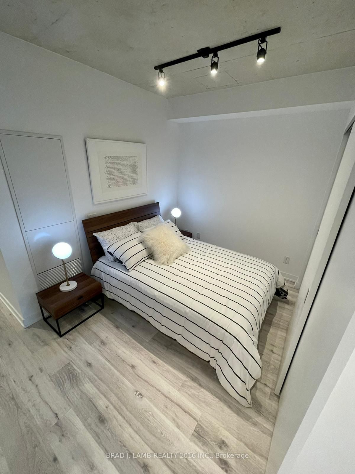 55 Ontario Street 411 Property Photo 5