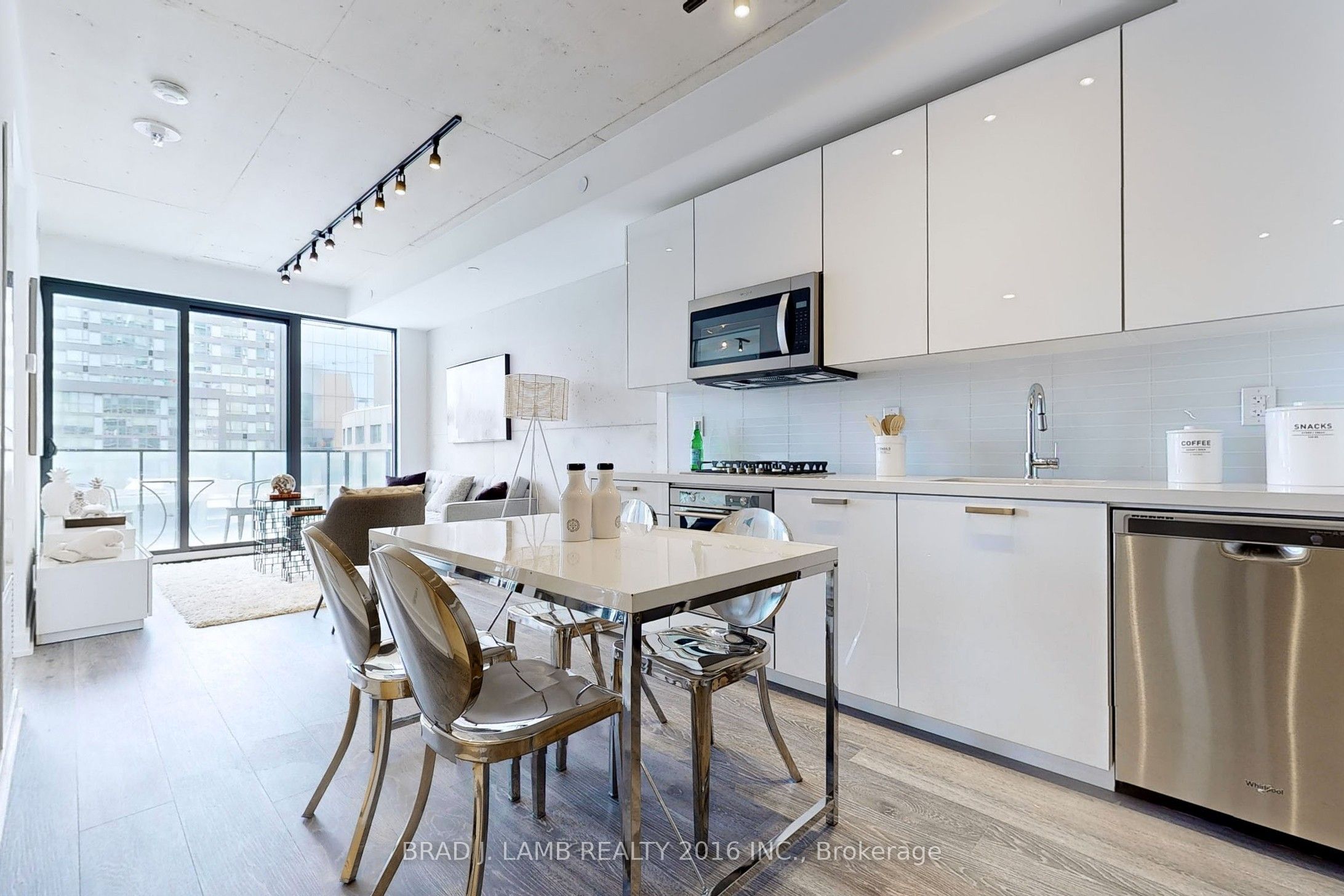 55 Ontario Street 305 Property Photo 9