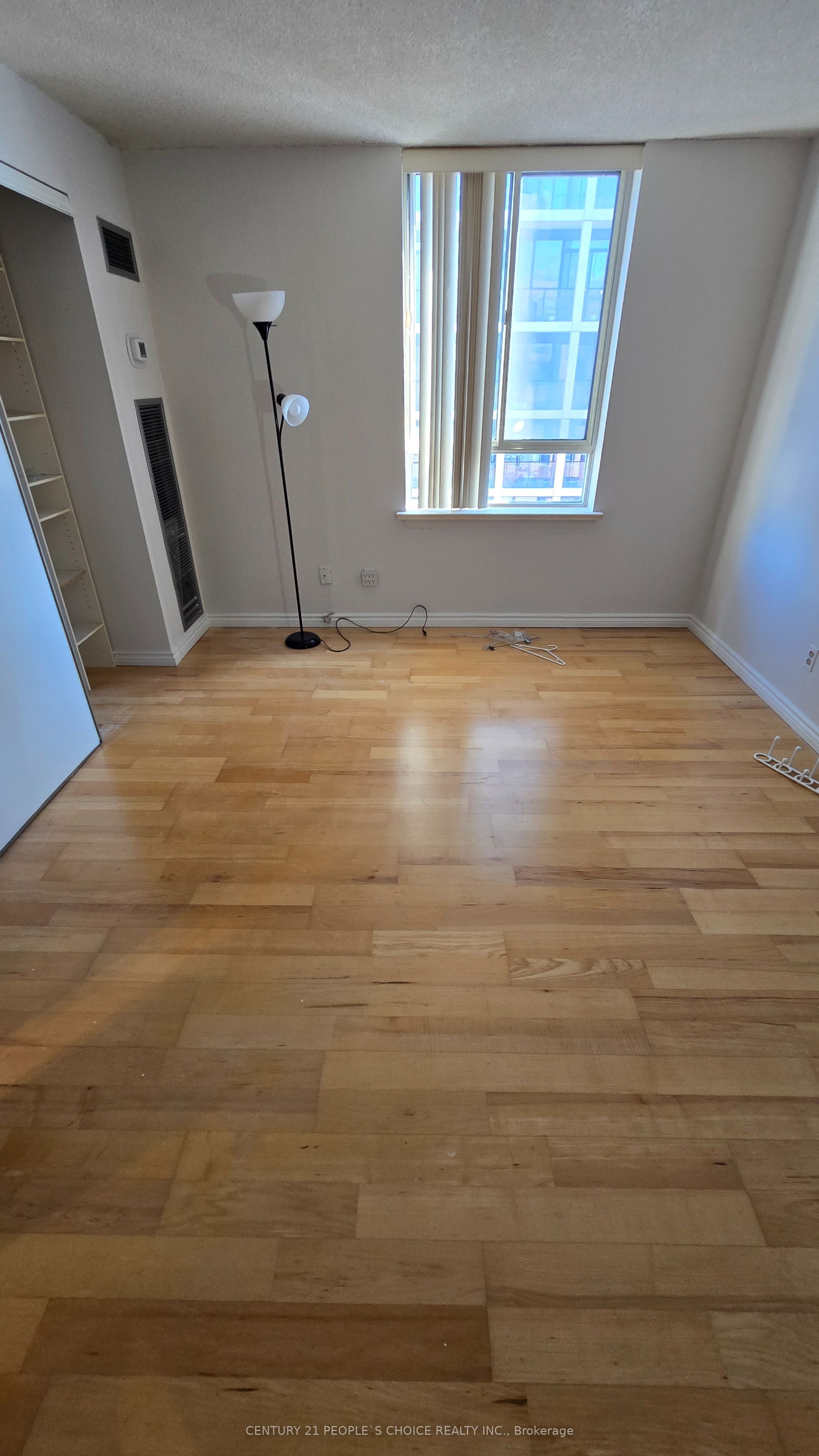 633 Bay Street 2604 Property Photo 3