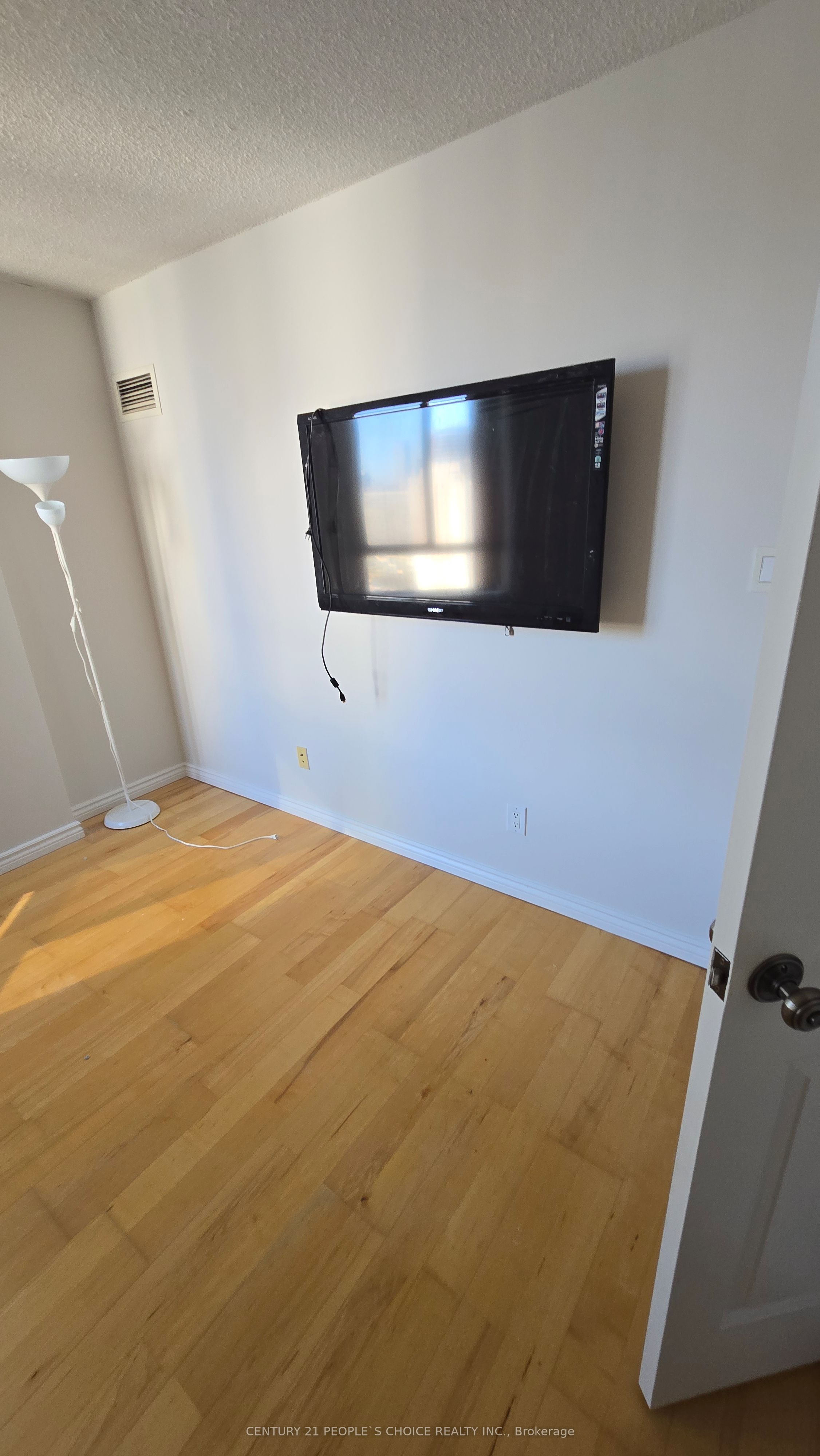 633 Bay Street 2604 Property Photo 4