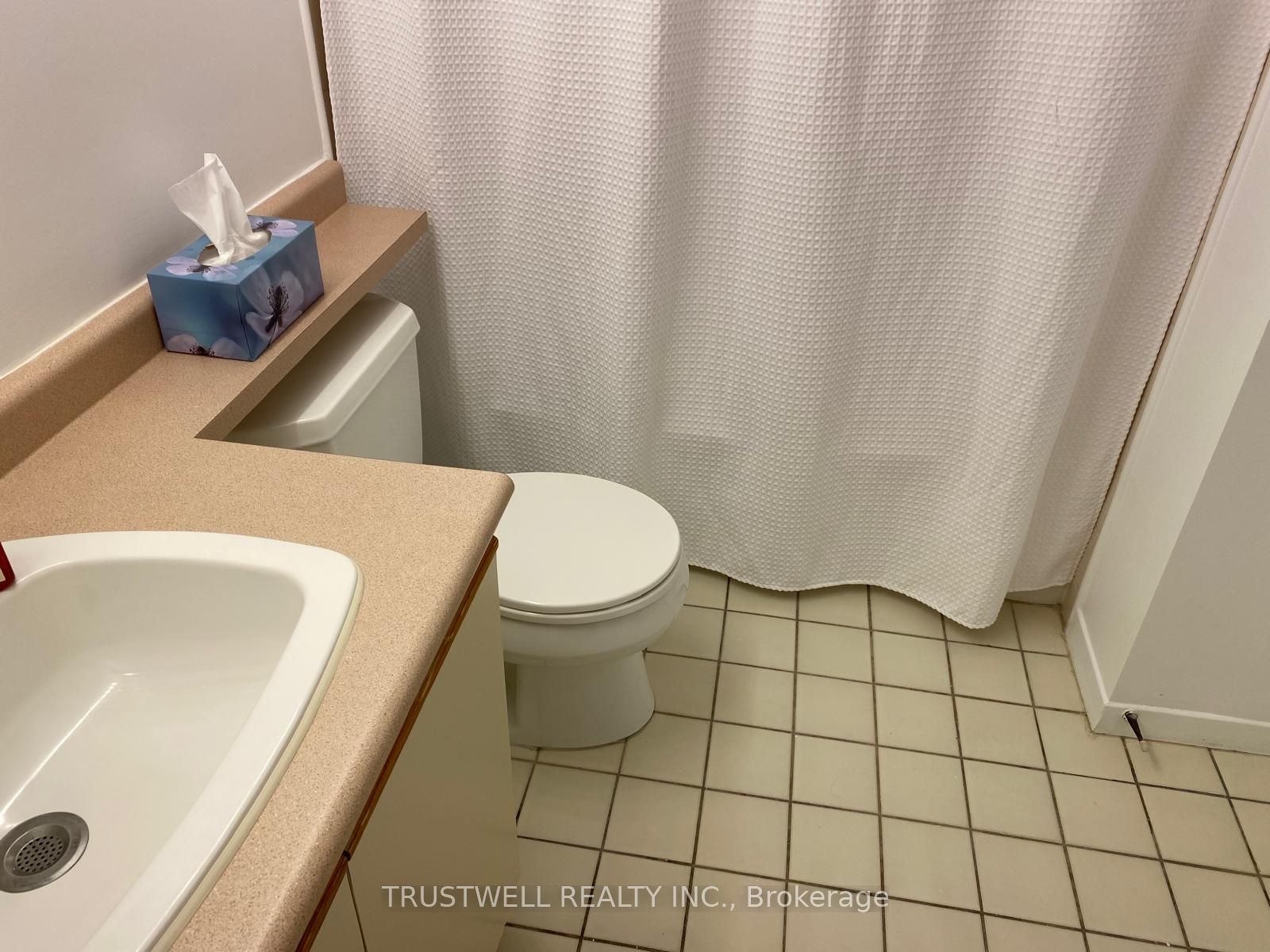 21 Overlea Boulevard 1107 Property Photo 13