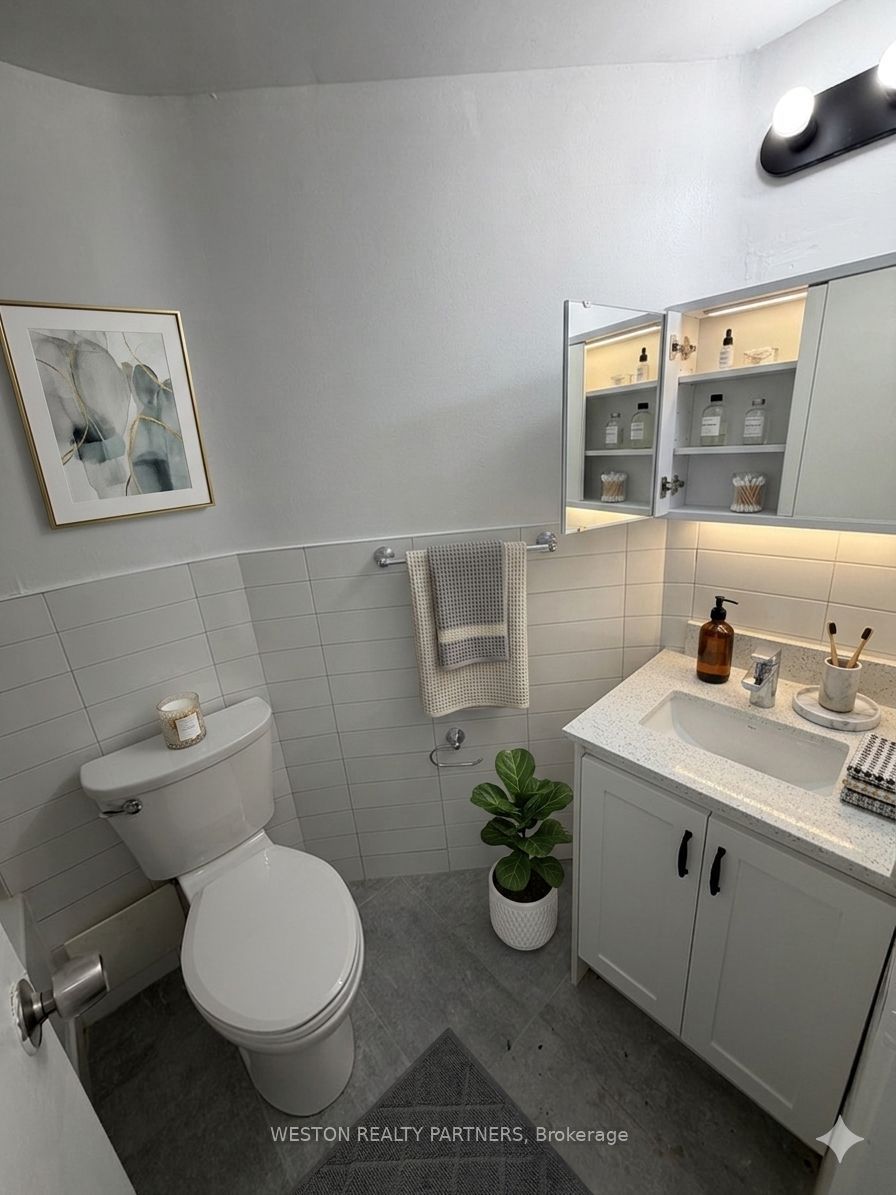 171 Erskine Avenue 202 Property Photo 4