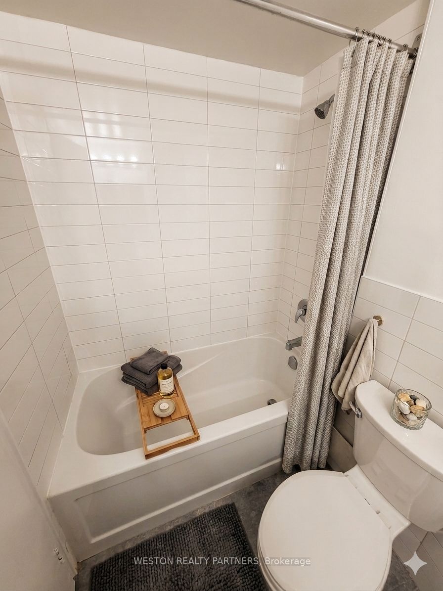 171 Erskine Avenue 202 Property Photo 5