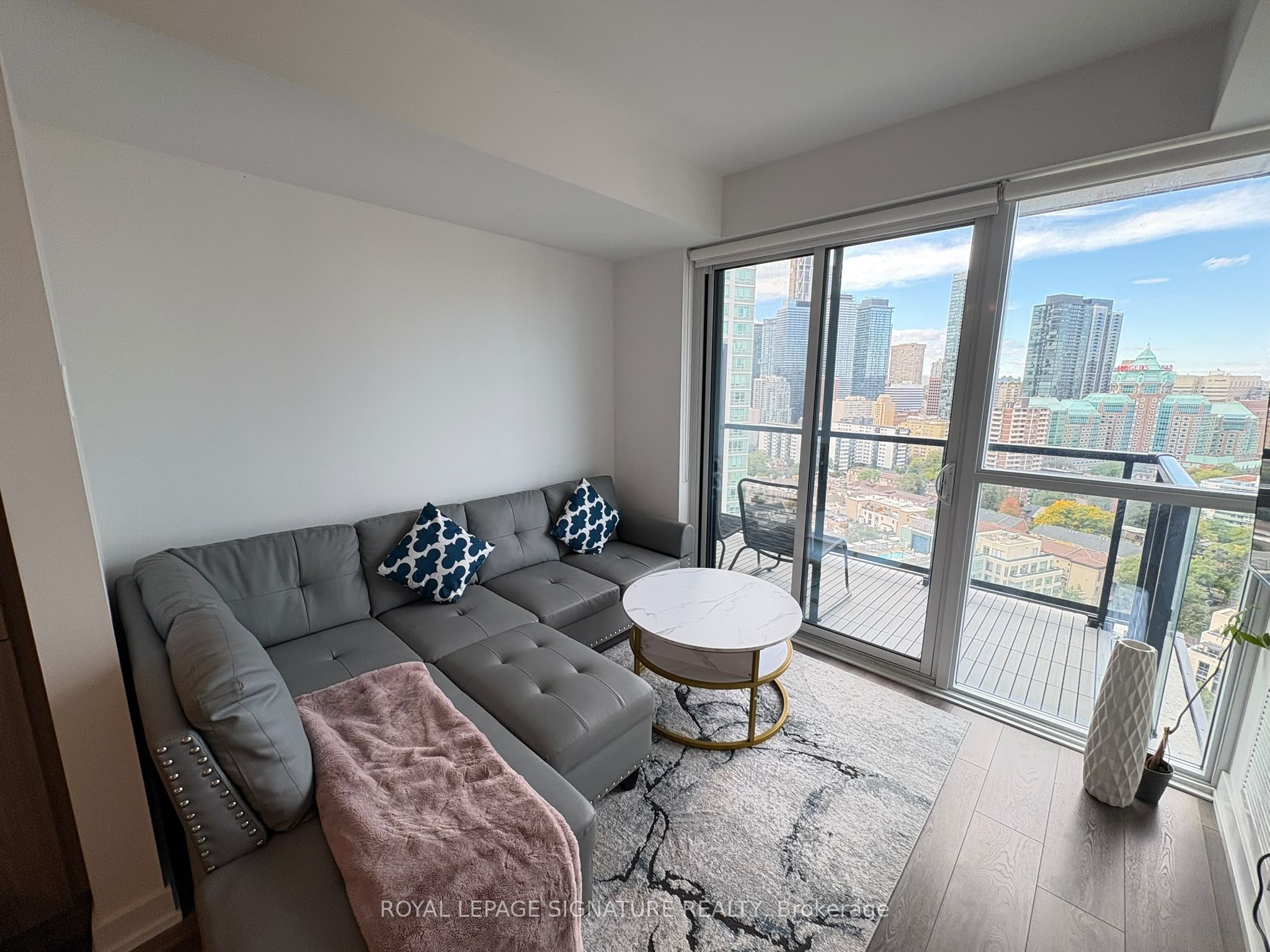 159 Wellesley Street 2210 Property Photo 1