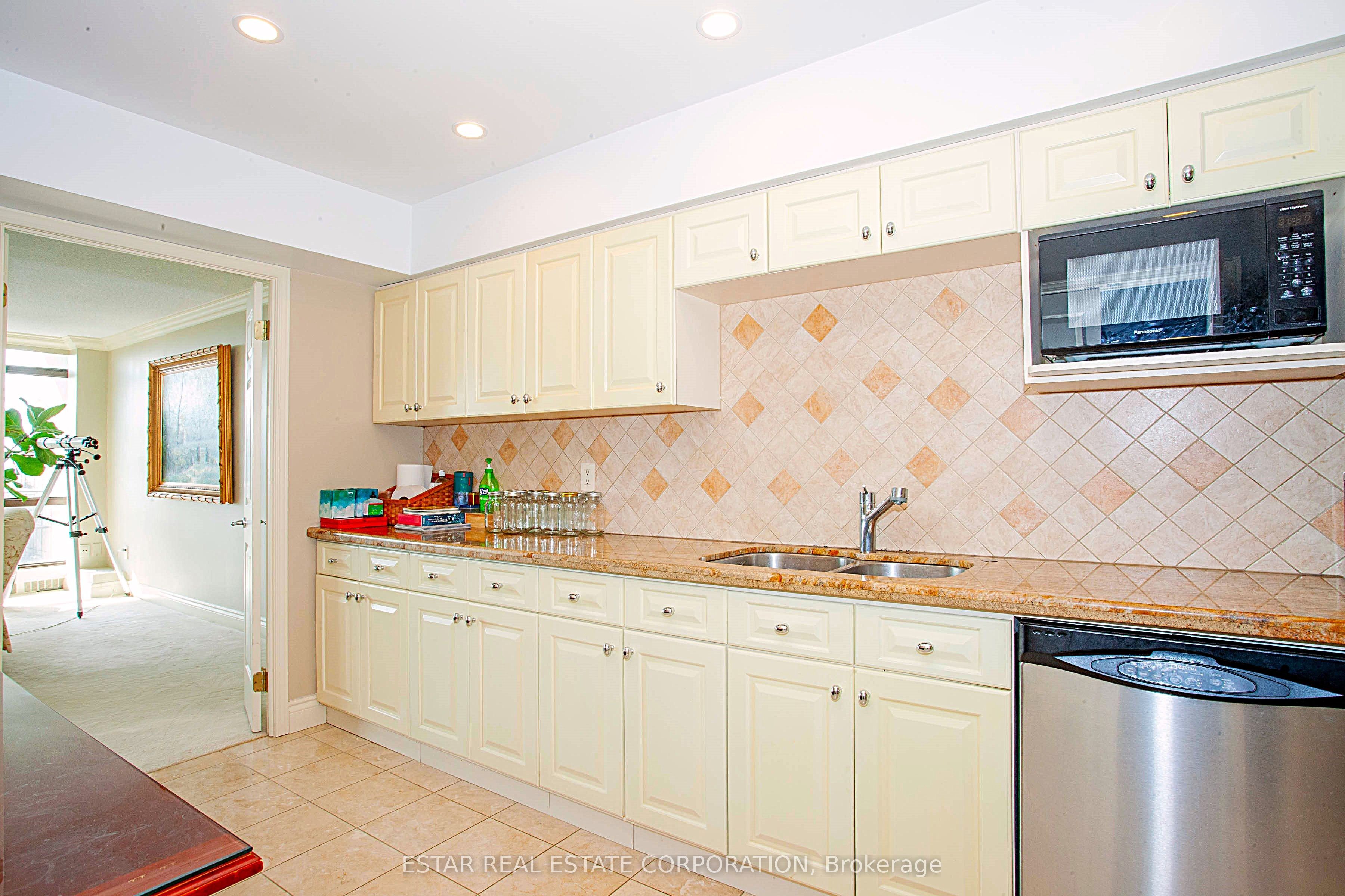 3300 Don Mills Road Ph09 Property Photo 10