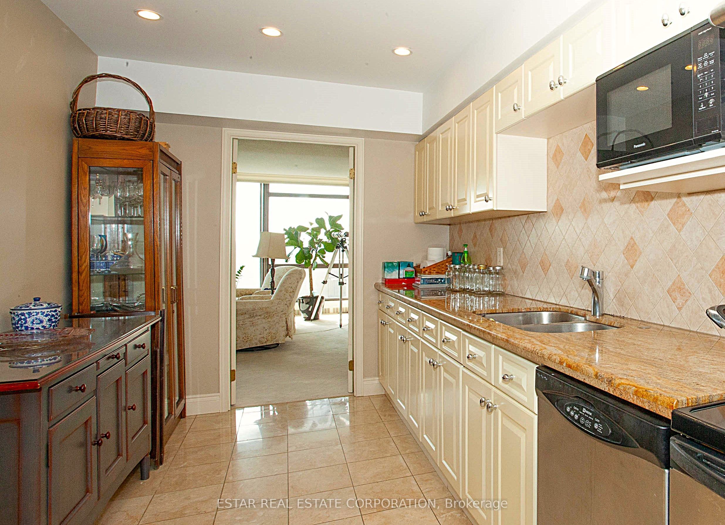 3300 Don Mills Road Ph09 Property Photo 11