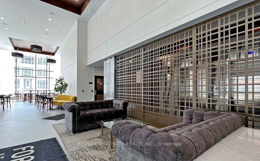 38 Iannuzzi Street 1503 Property Photo 4
