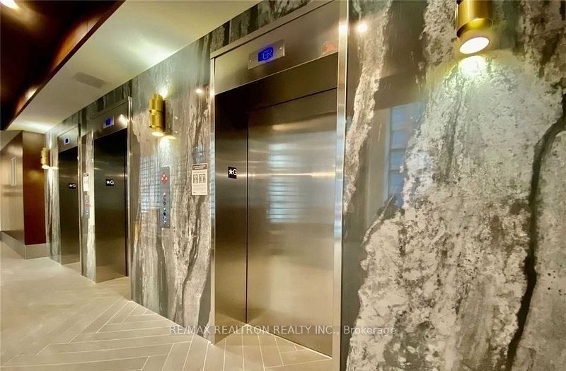 38 Iannuzzi Street 1503 Property Photo 6