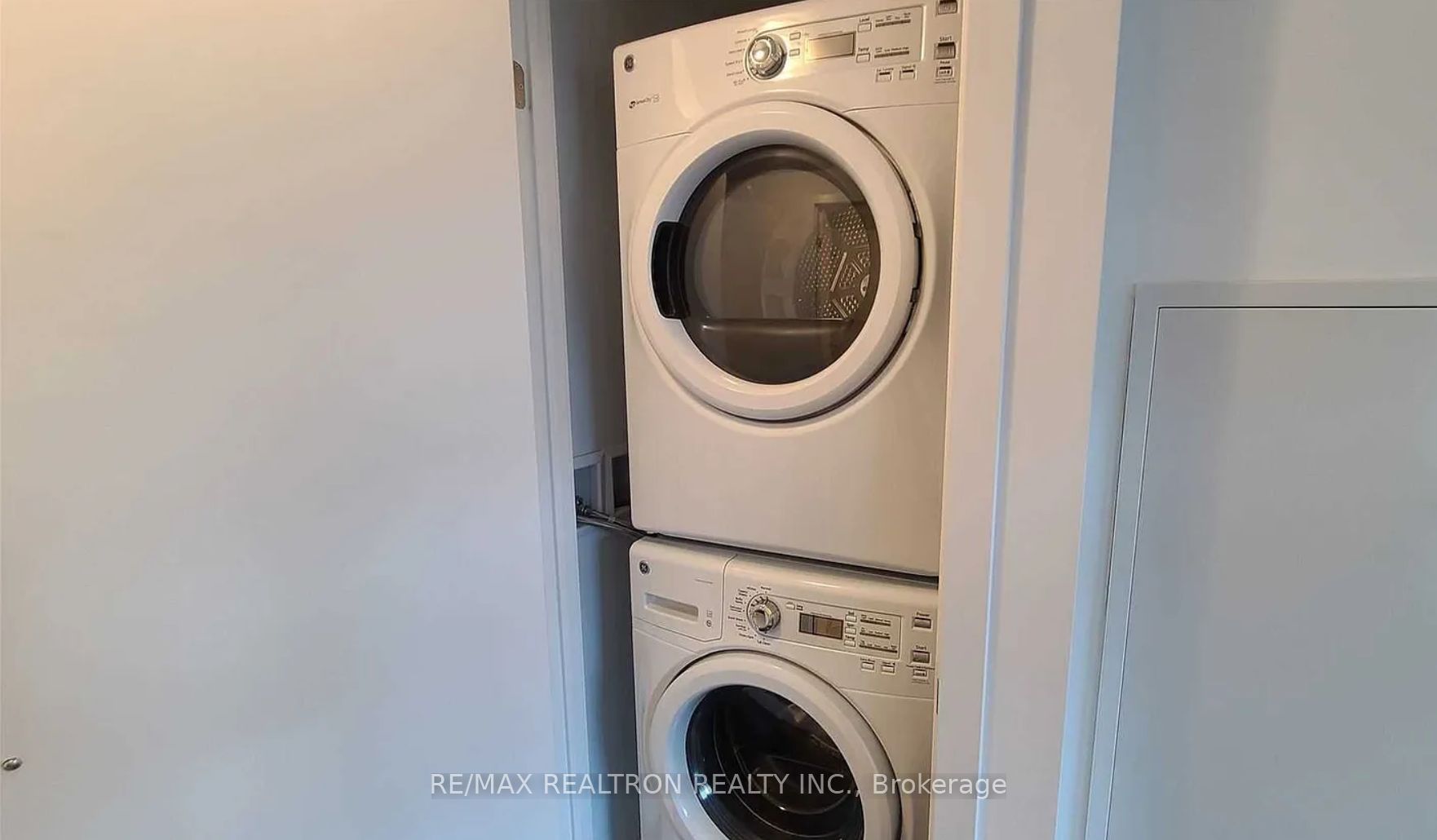 38 Iannuzzi Street 1503 Property Photo 10