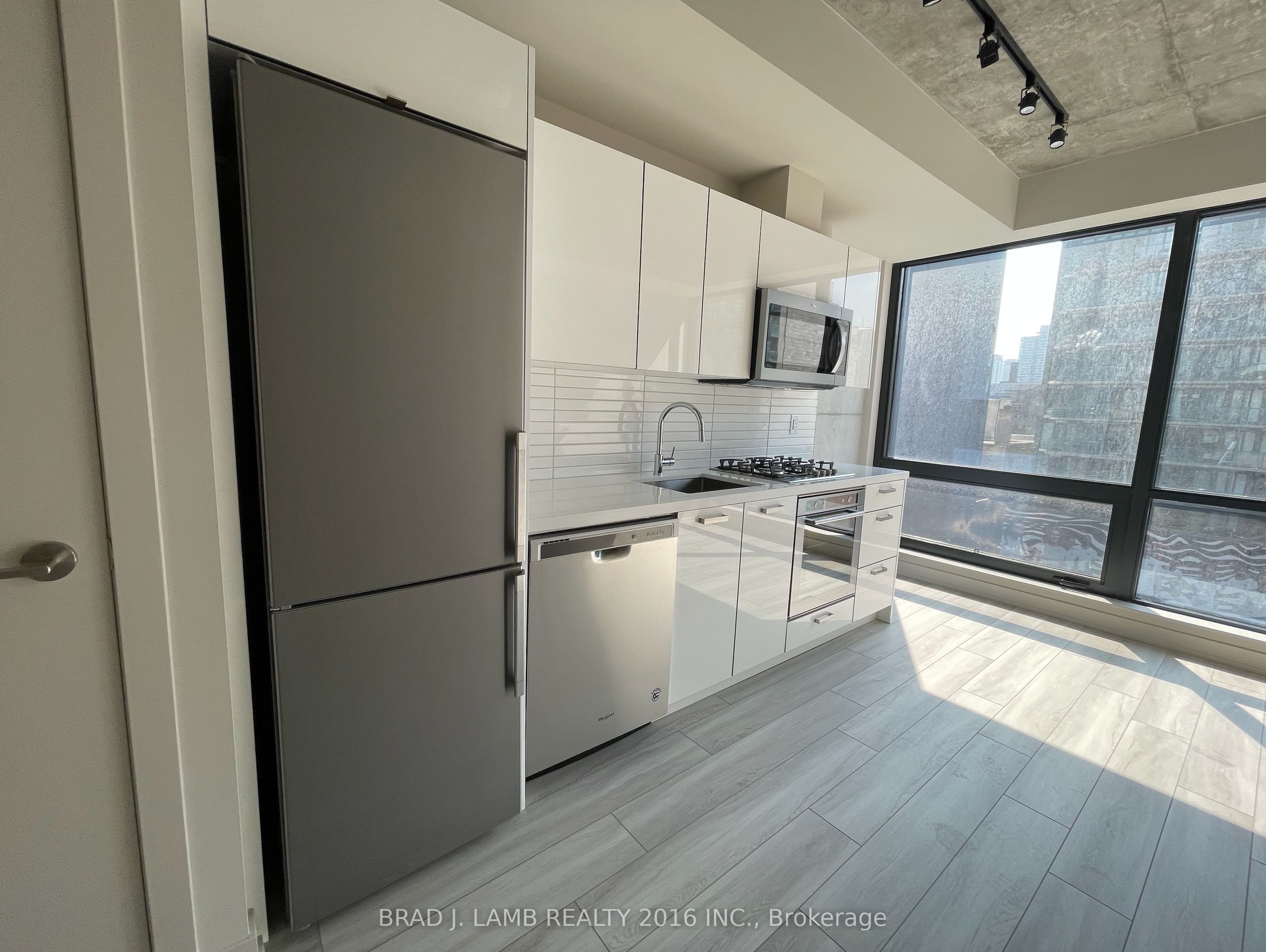 458 Richmond Street W 406 Property Photo 3