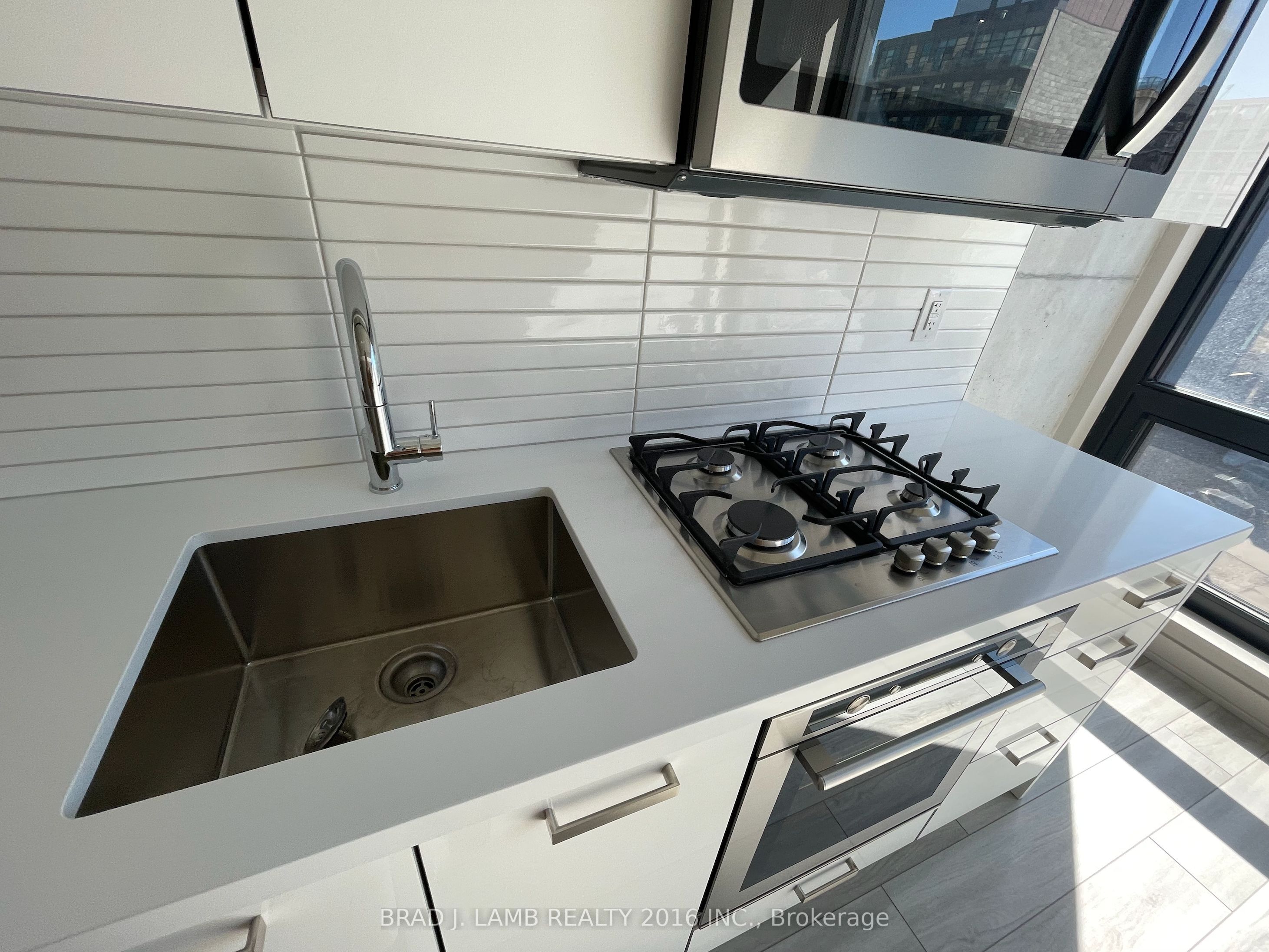458 Richmond Street W 406 Property Photo 4