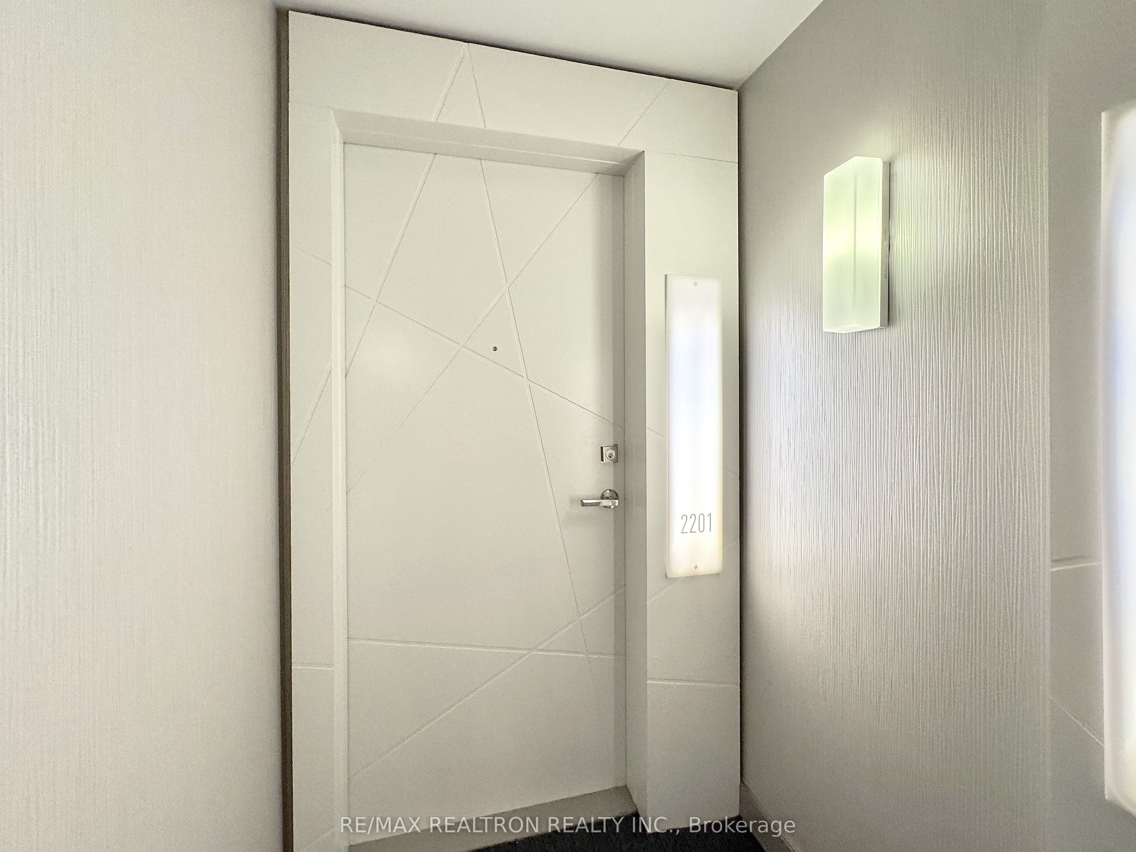 12 York Street 2201 Property Photo 4