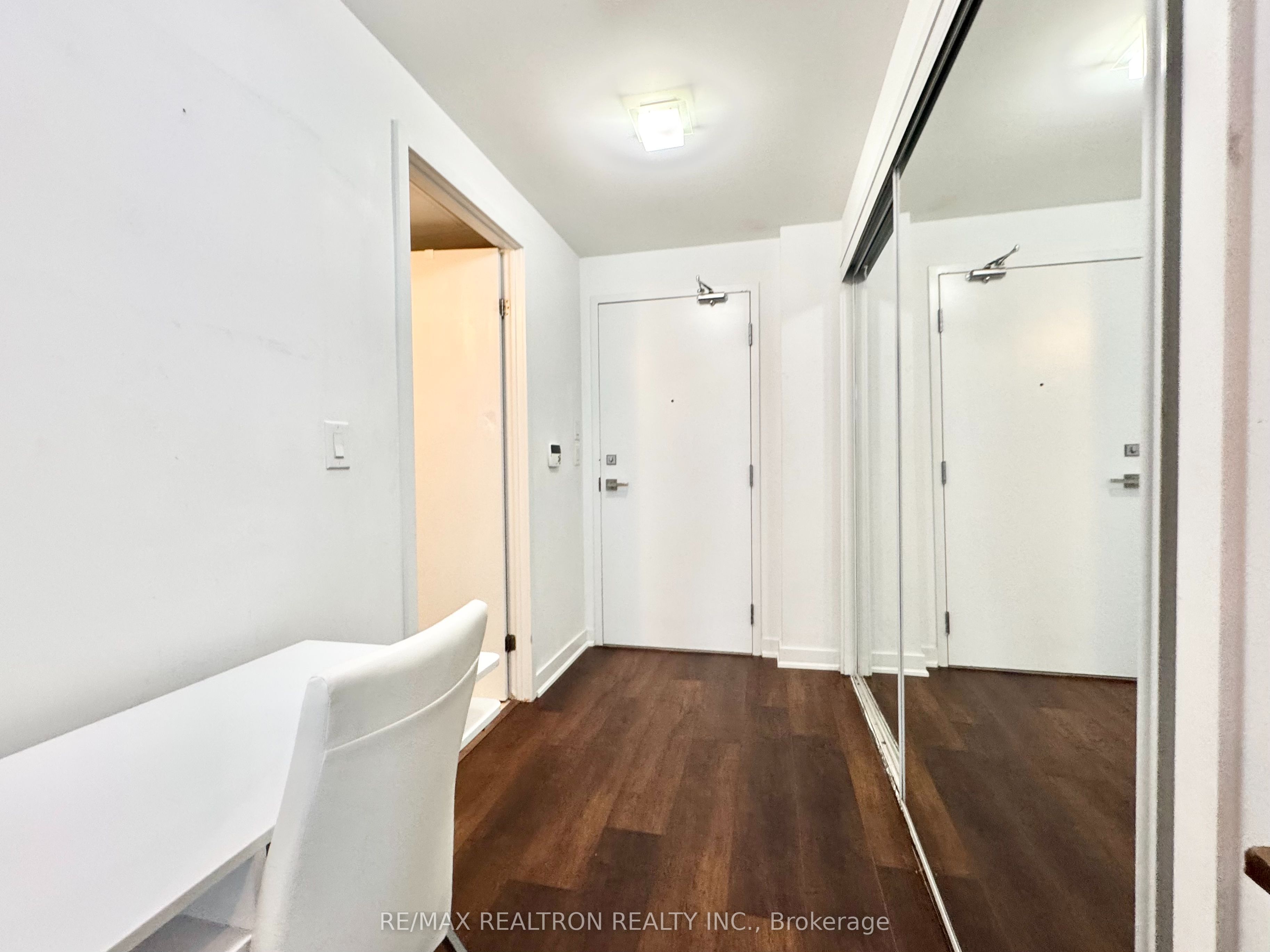 12 York Street 2201 Property Photo 5