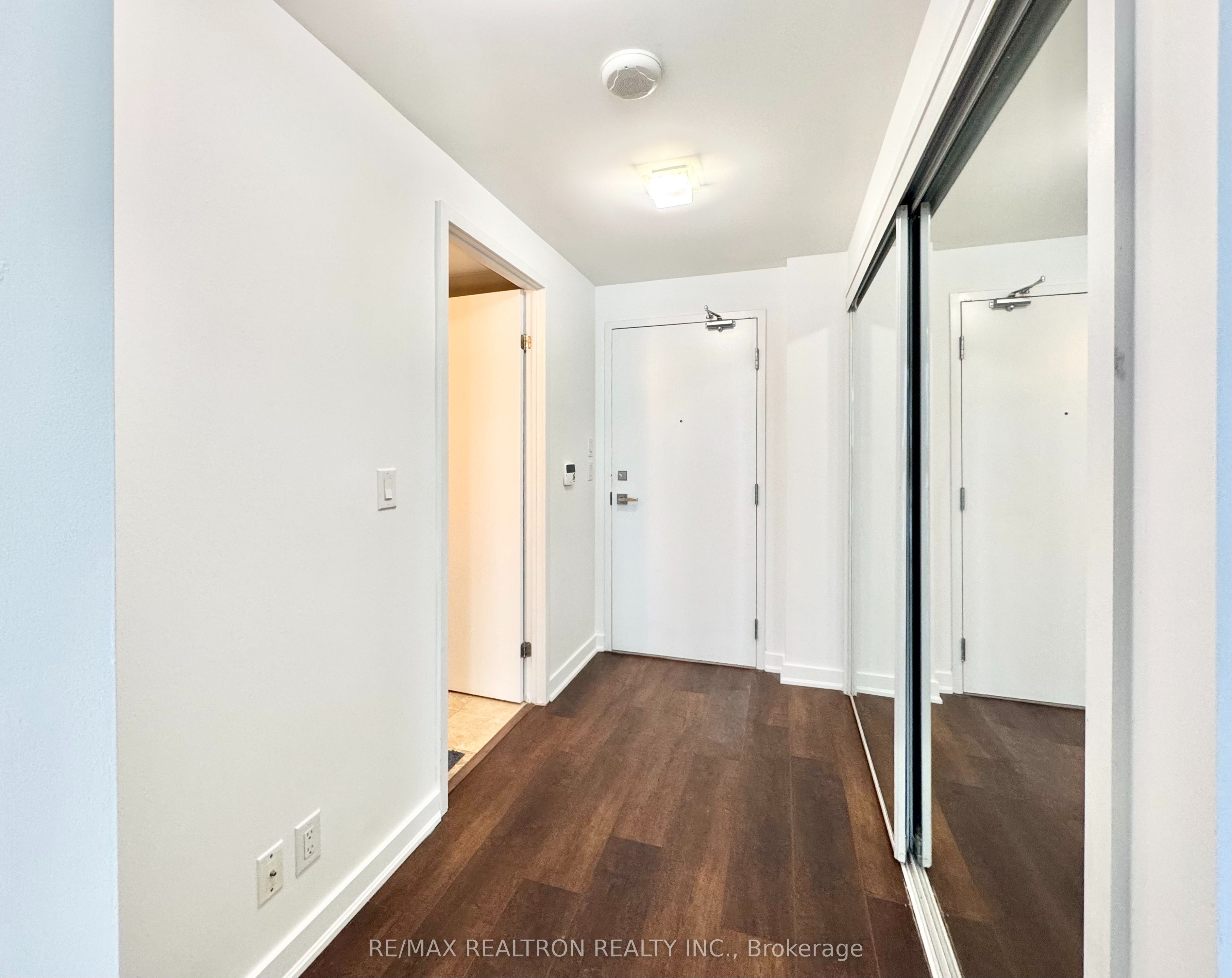 12 York Street 2201 Property Photo 6