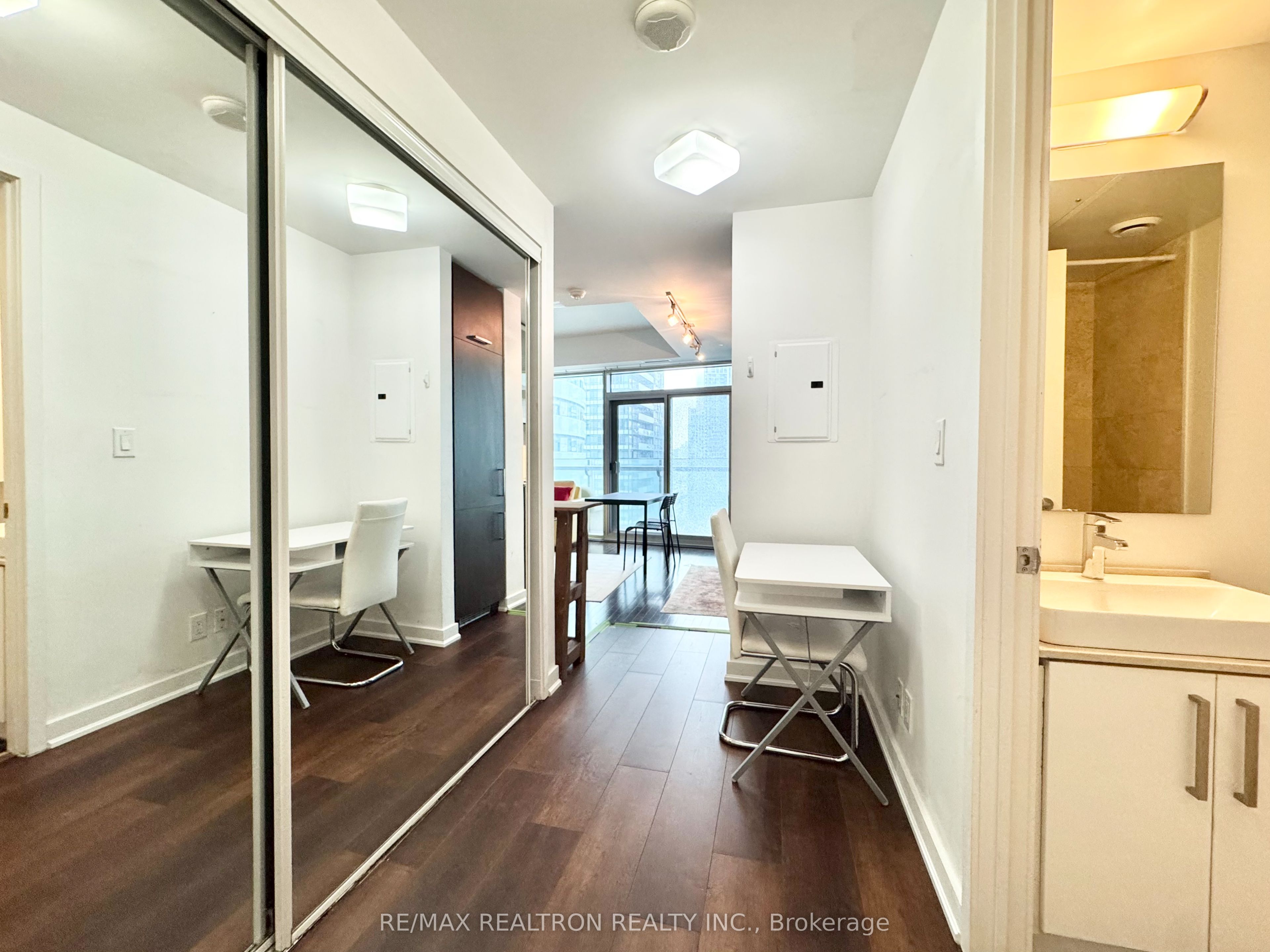 12 York Street 2201 Property Photo 7