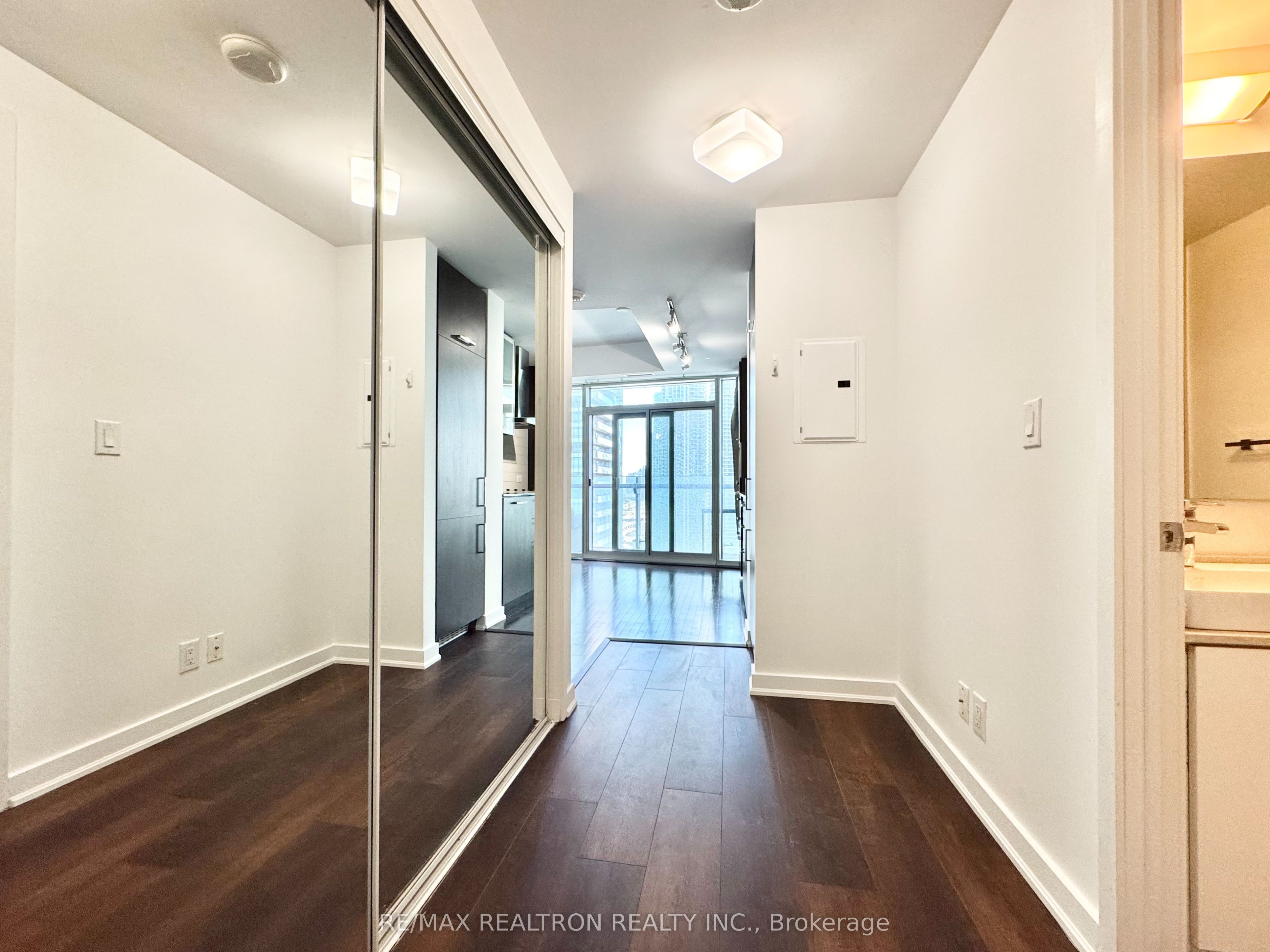 12 York Street 2201 Property Photo 8